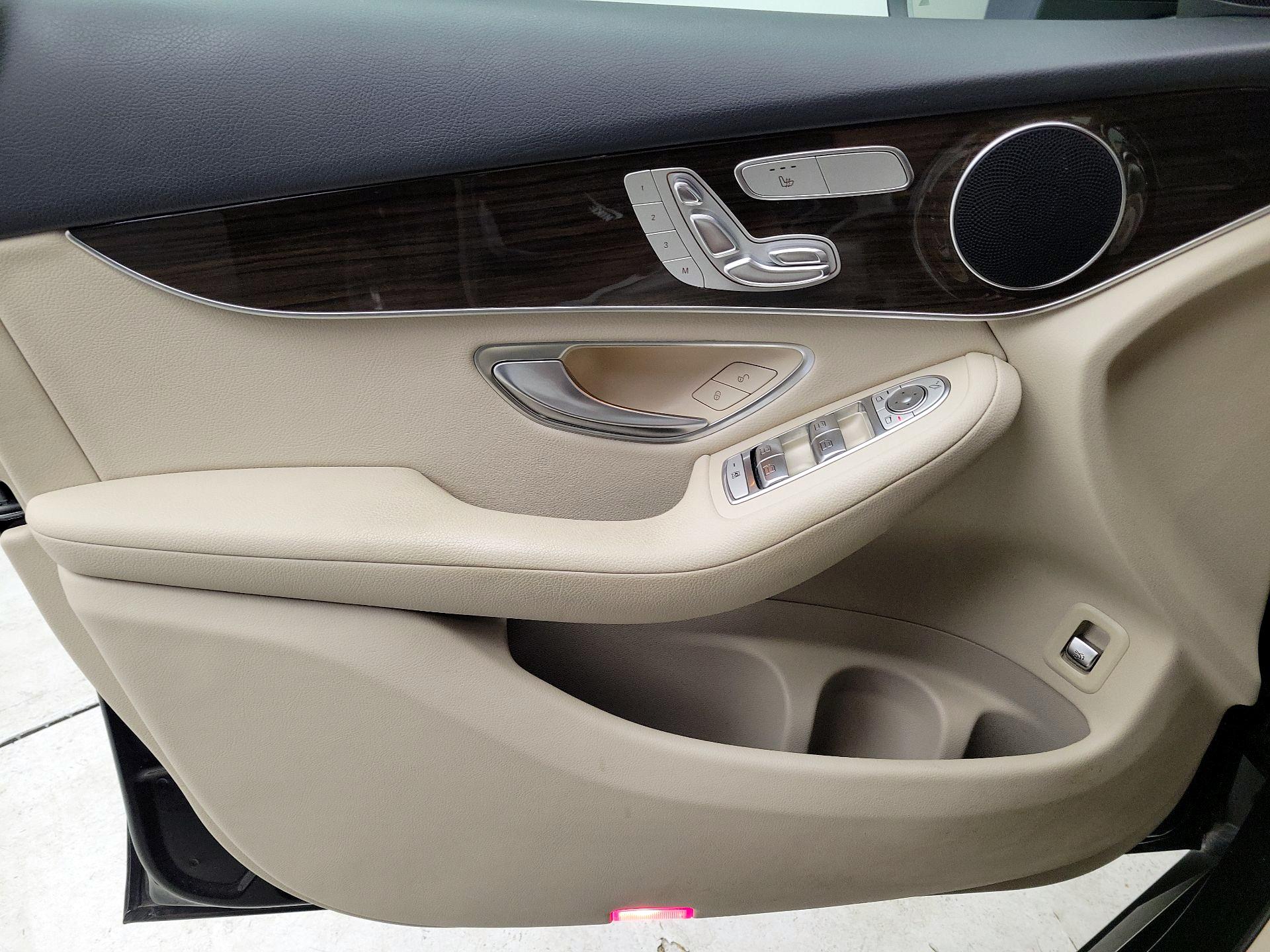 Thumbnail: 2020 Mercedes-Benz GLC - 12