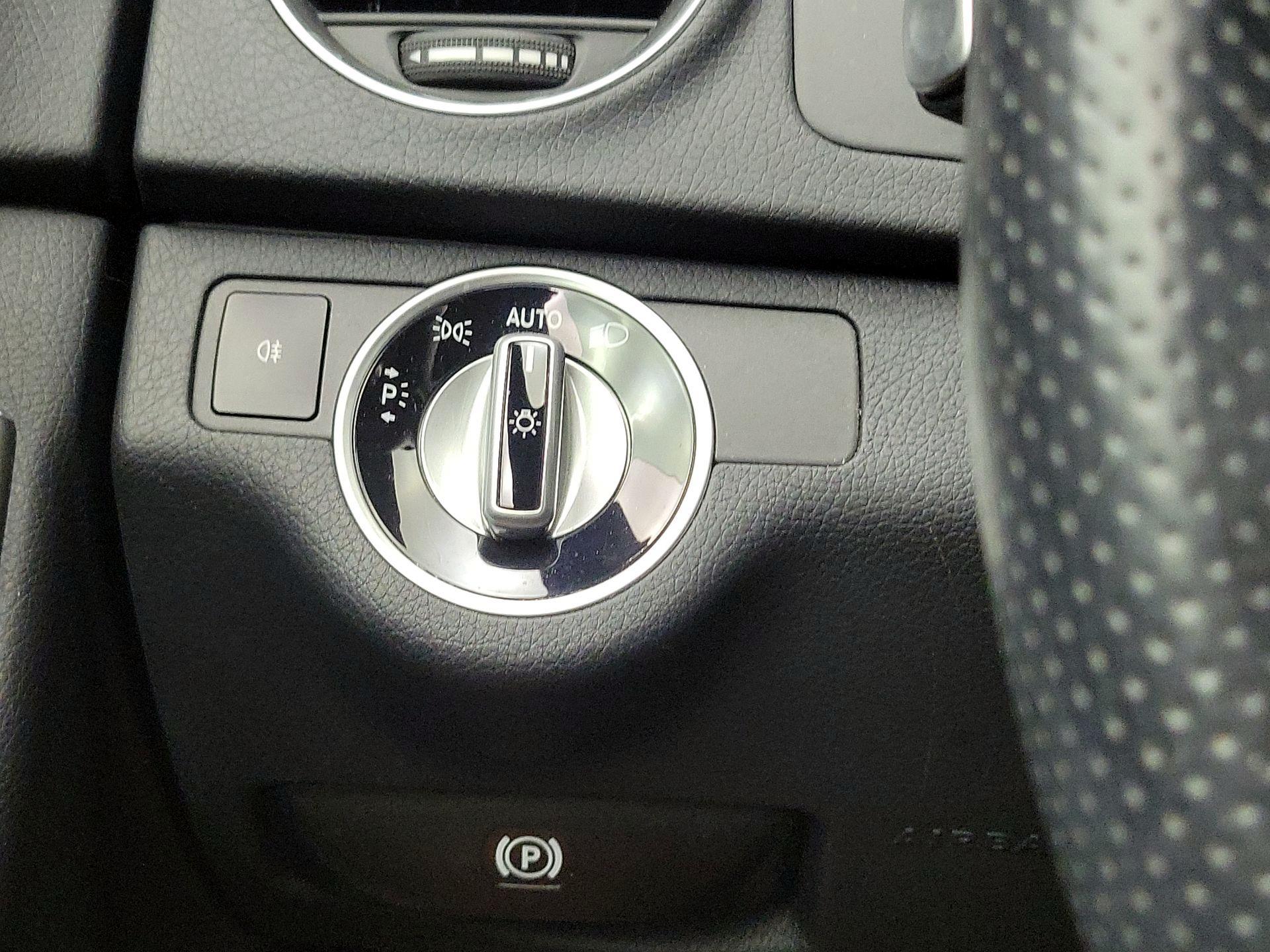 Thumbnail: 2014 Mercedes-Benz C-Class - 13