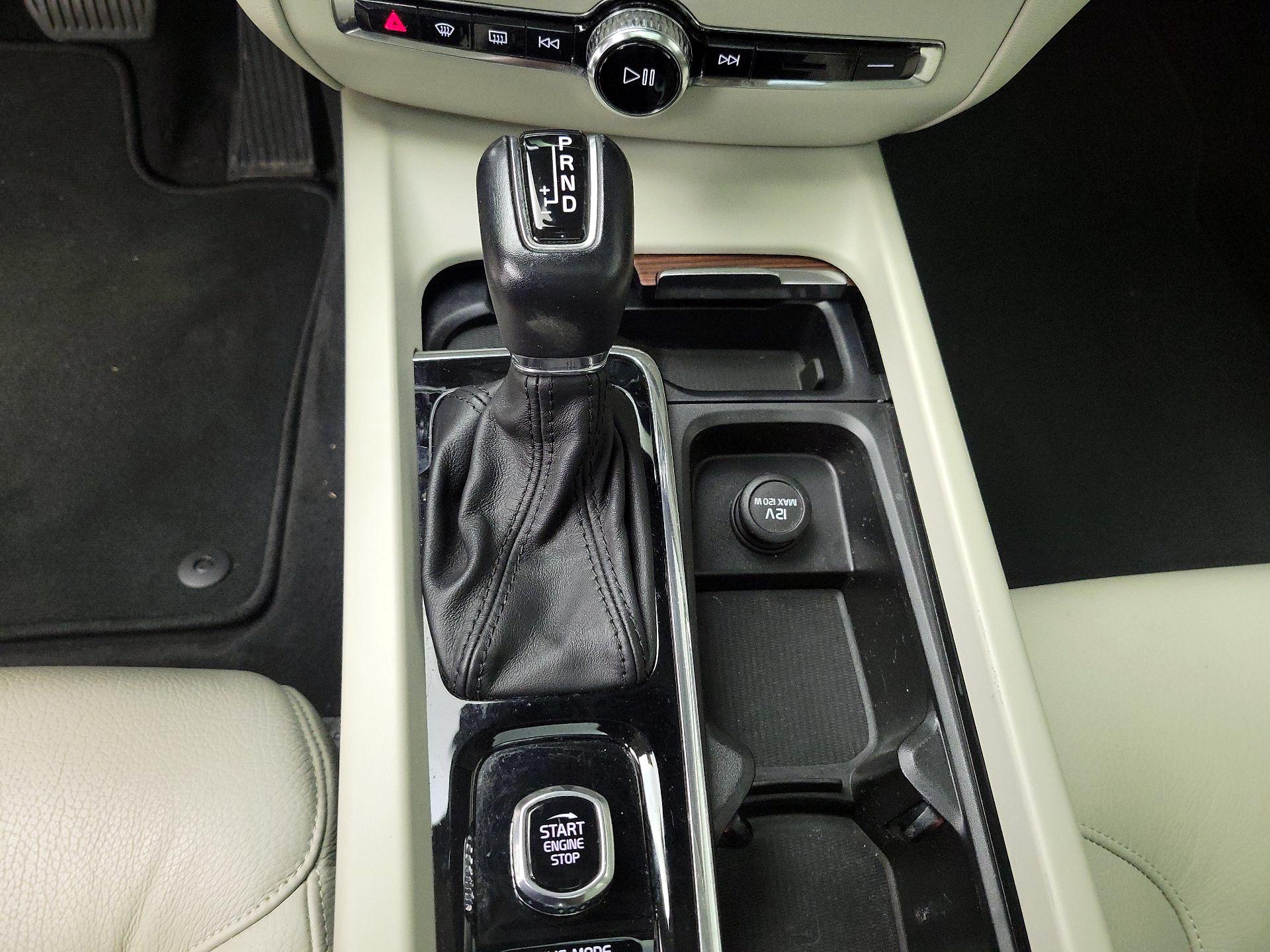Thumbnail: 2019 Volvo S60 - 18