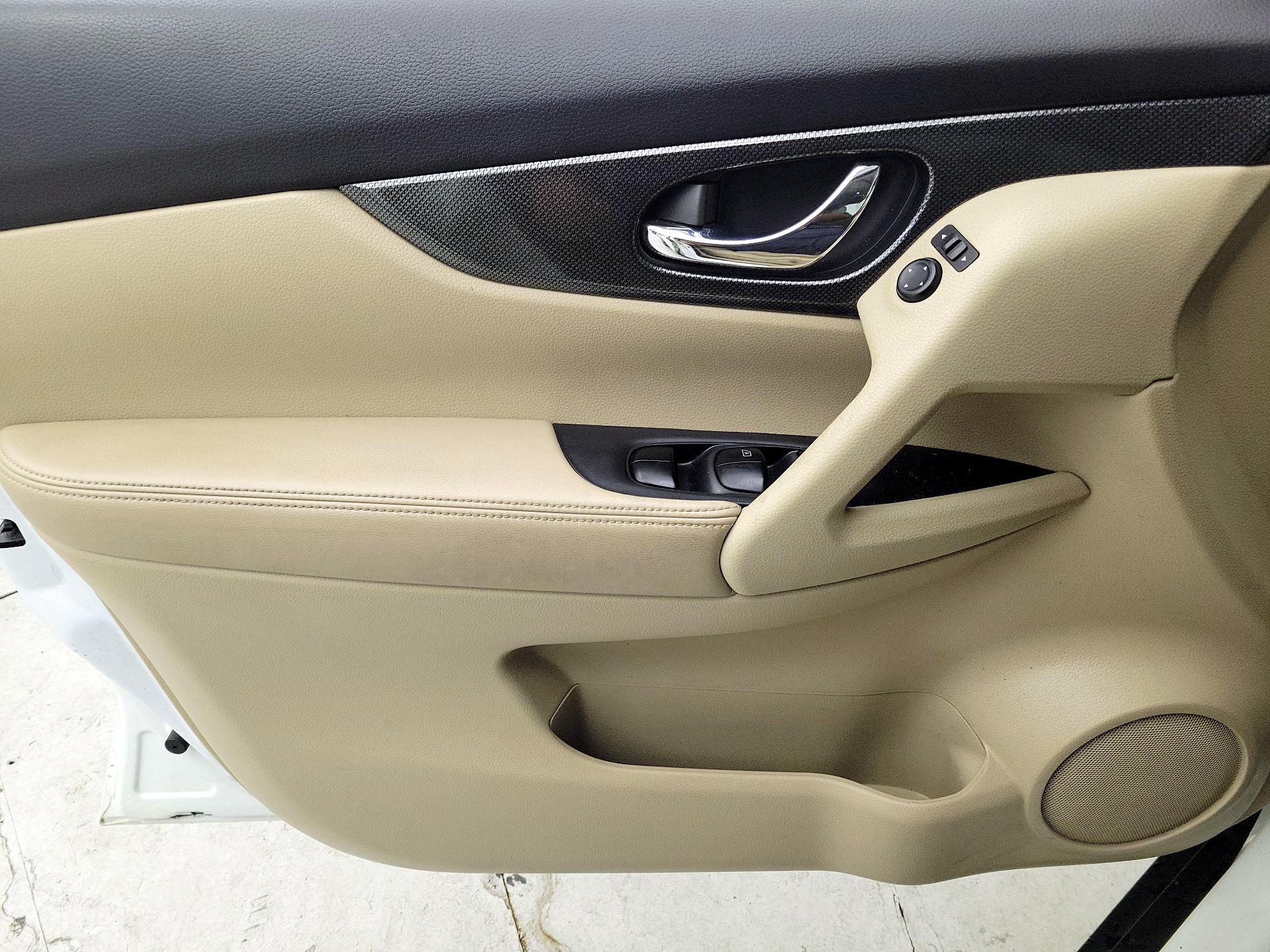 Thumbnail: 2015 Nissan Rogue - 12