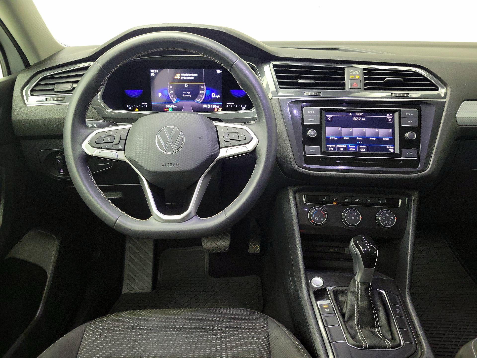 Thumbnail: 2023 Volkswagen Tiguan - 10