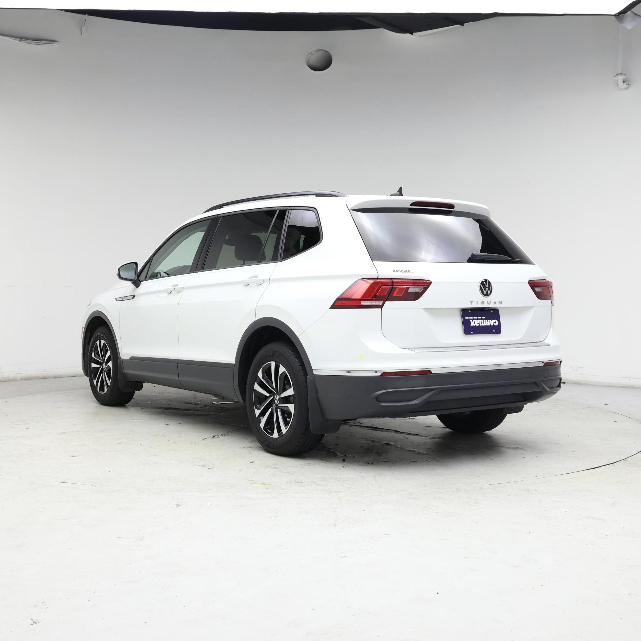 Thumbnail: 2023 Volkswagen Tiguan - 2