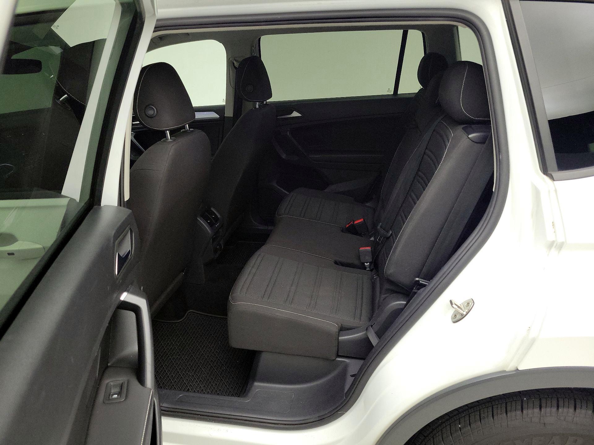 Thumbnail: 2023 Volkswagen Tiguan - 19