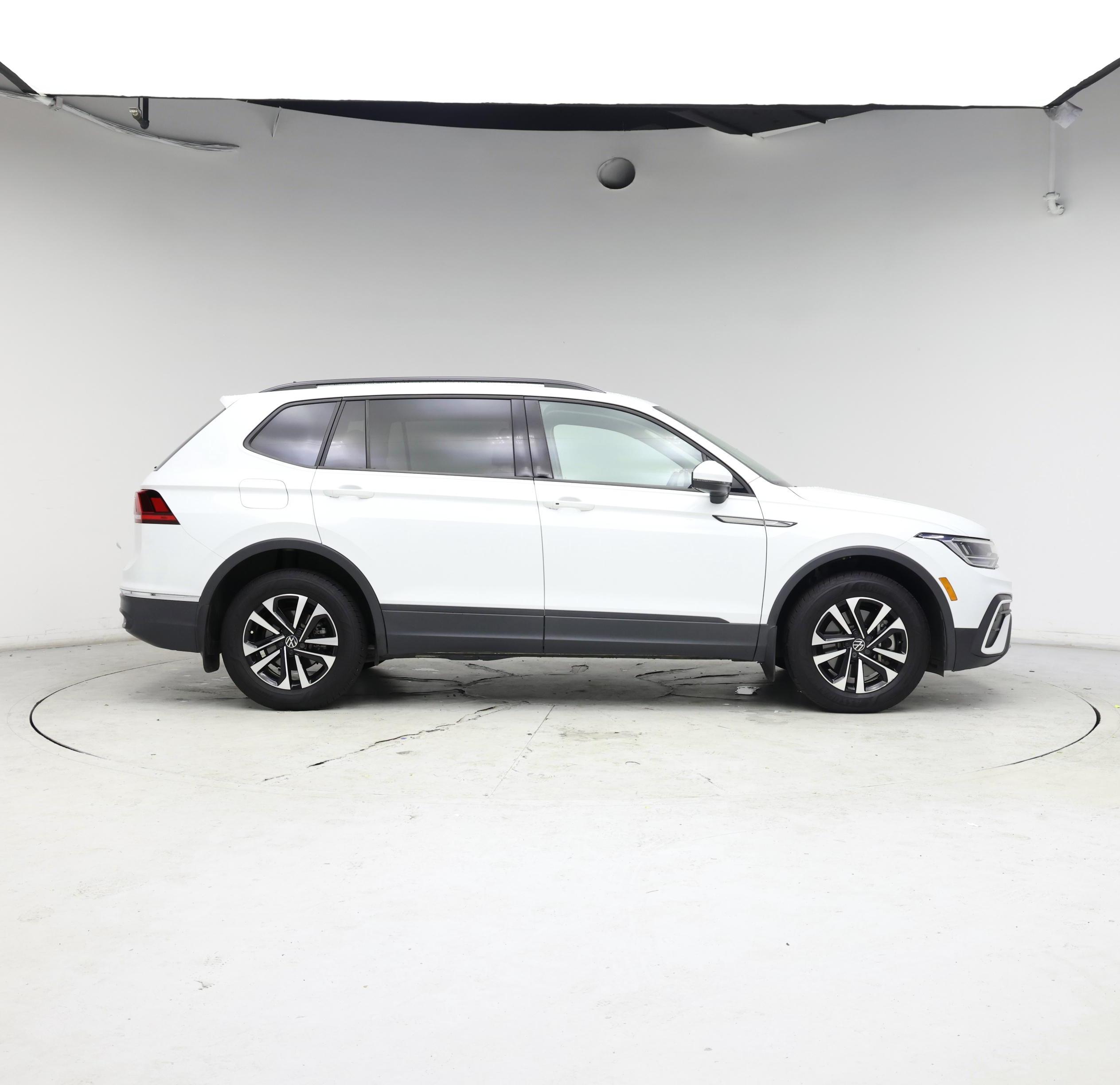 Thumbnail: 2023 Volkswagen Tiguan - 7