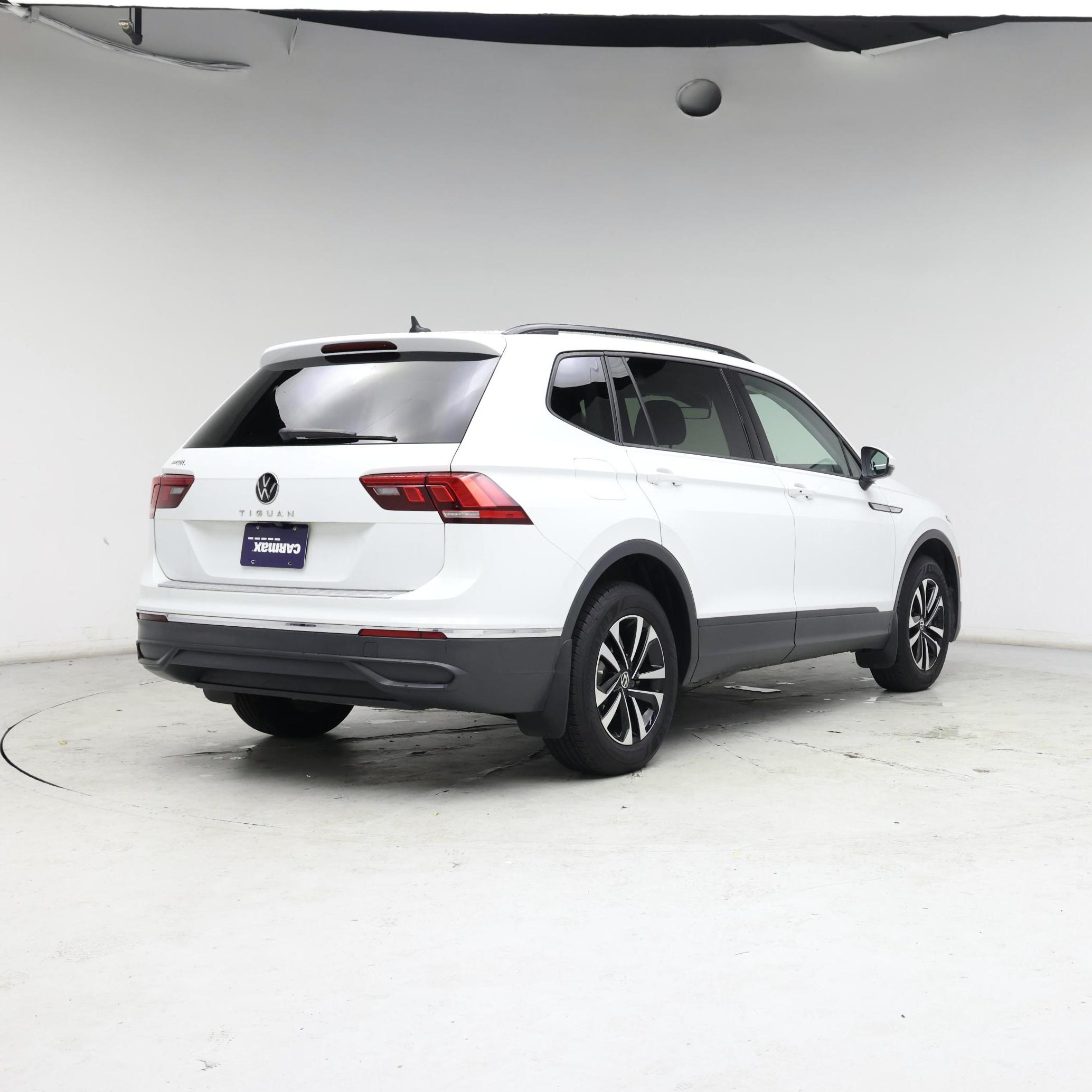 Thumbnail: 2023 Volkswagen Tiguan - 8