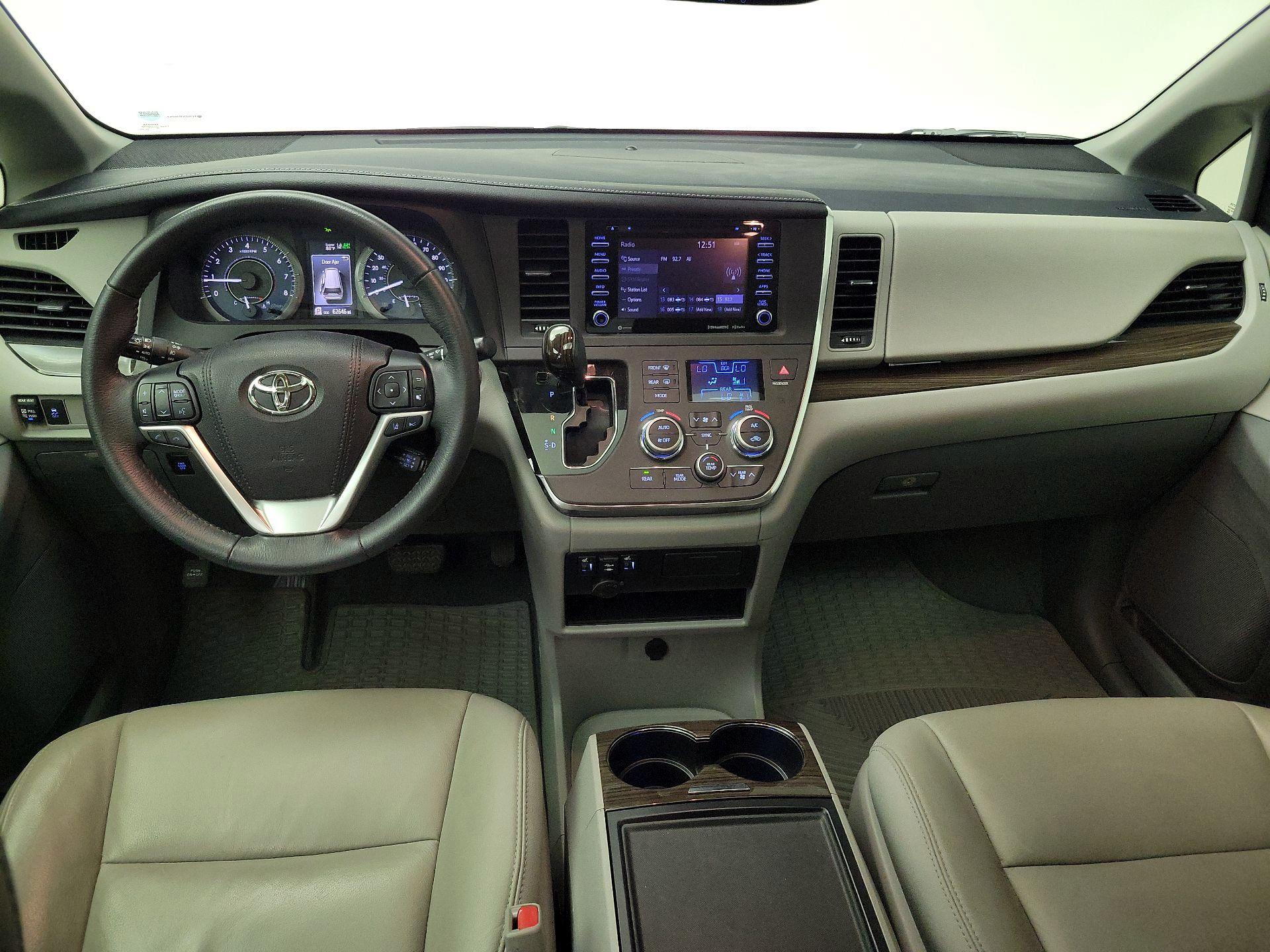 Thumbnail: 2018 Toyota Sienna - 9