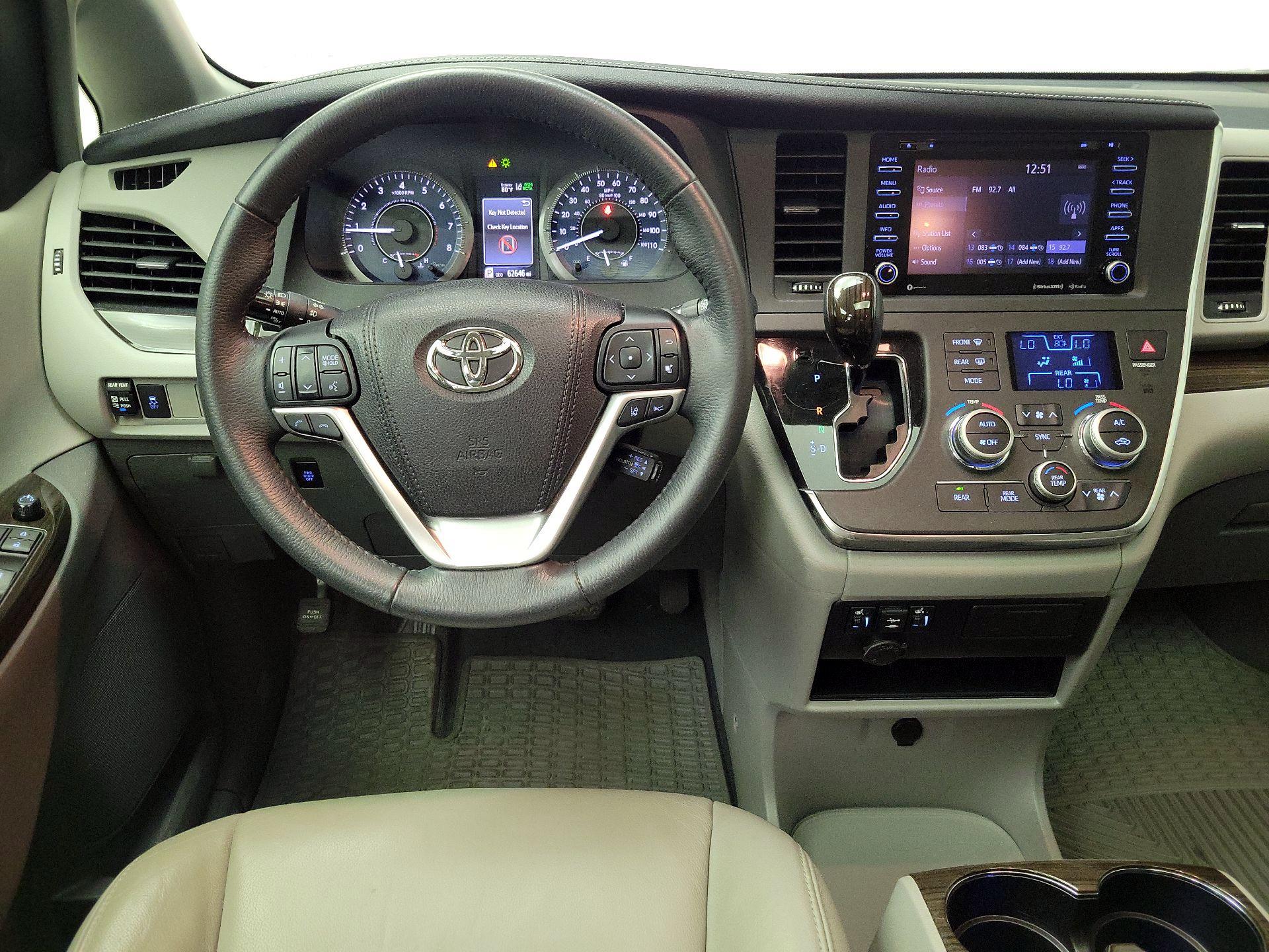 Thumbnail: 2018 Toyota Sienna - 10