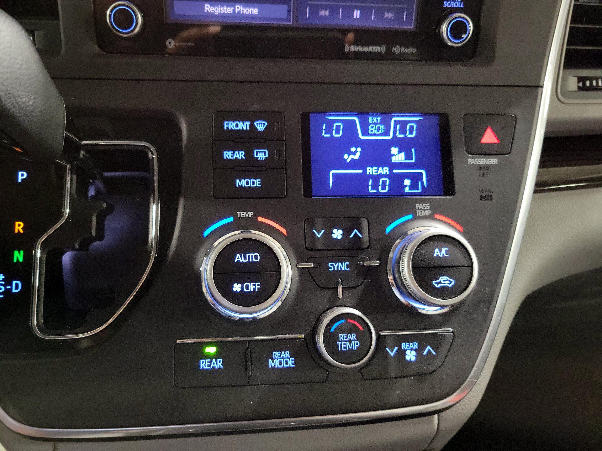 Thumbnail: 2018 Toyota Sienna - 16