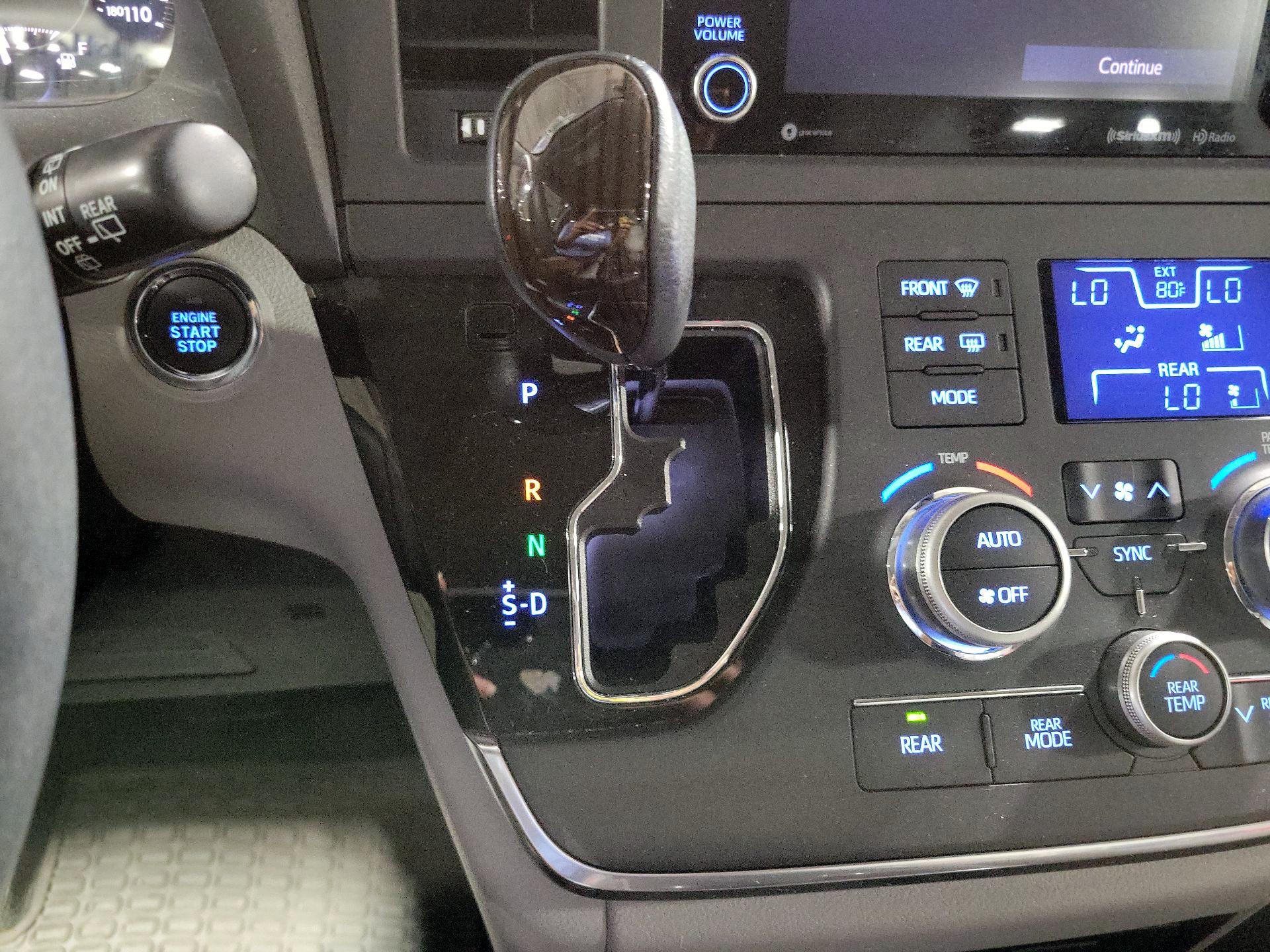 Thumbnail: 2018 Toyota Sienna - 17