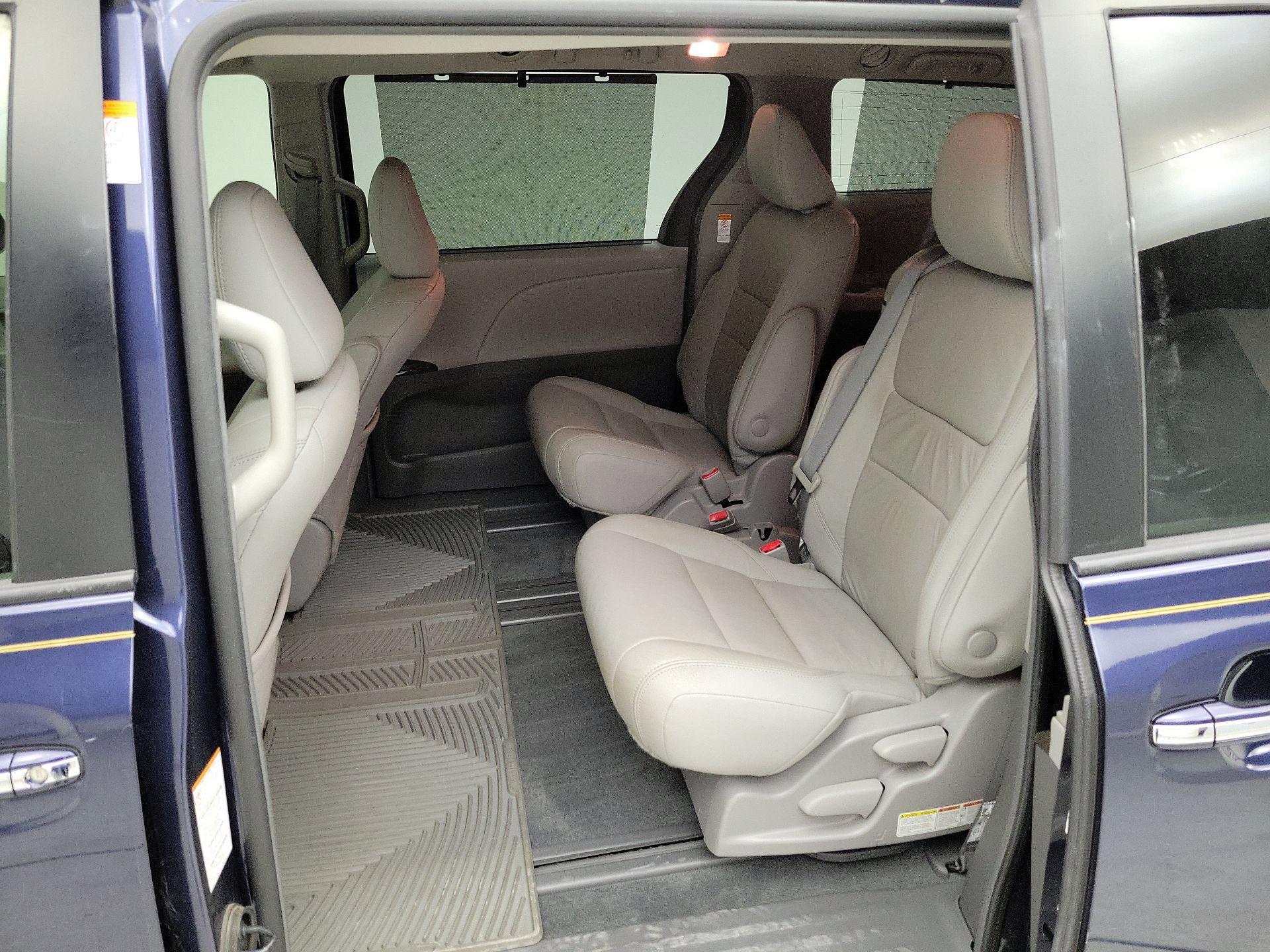 Thumbnail: 2018 Toyota Sienna - 20