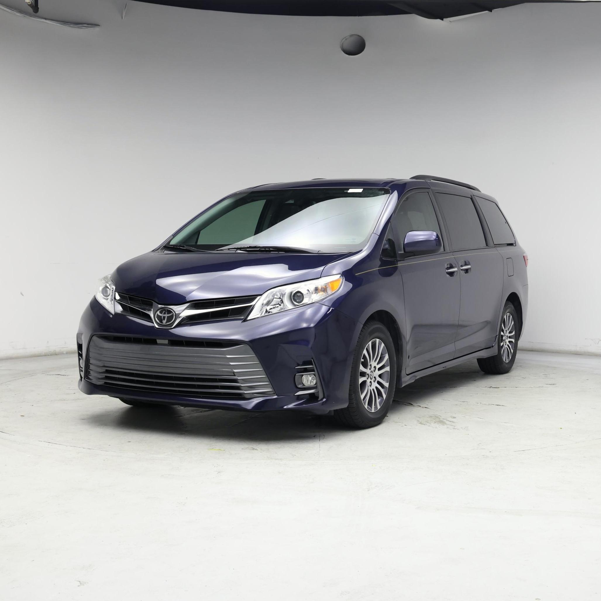 Thumbnail: 2018 Toyota Sienna - 4