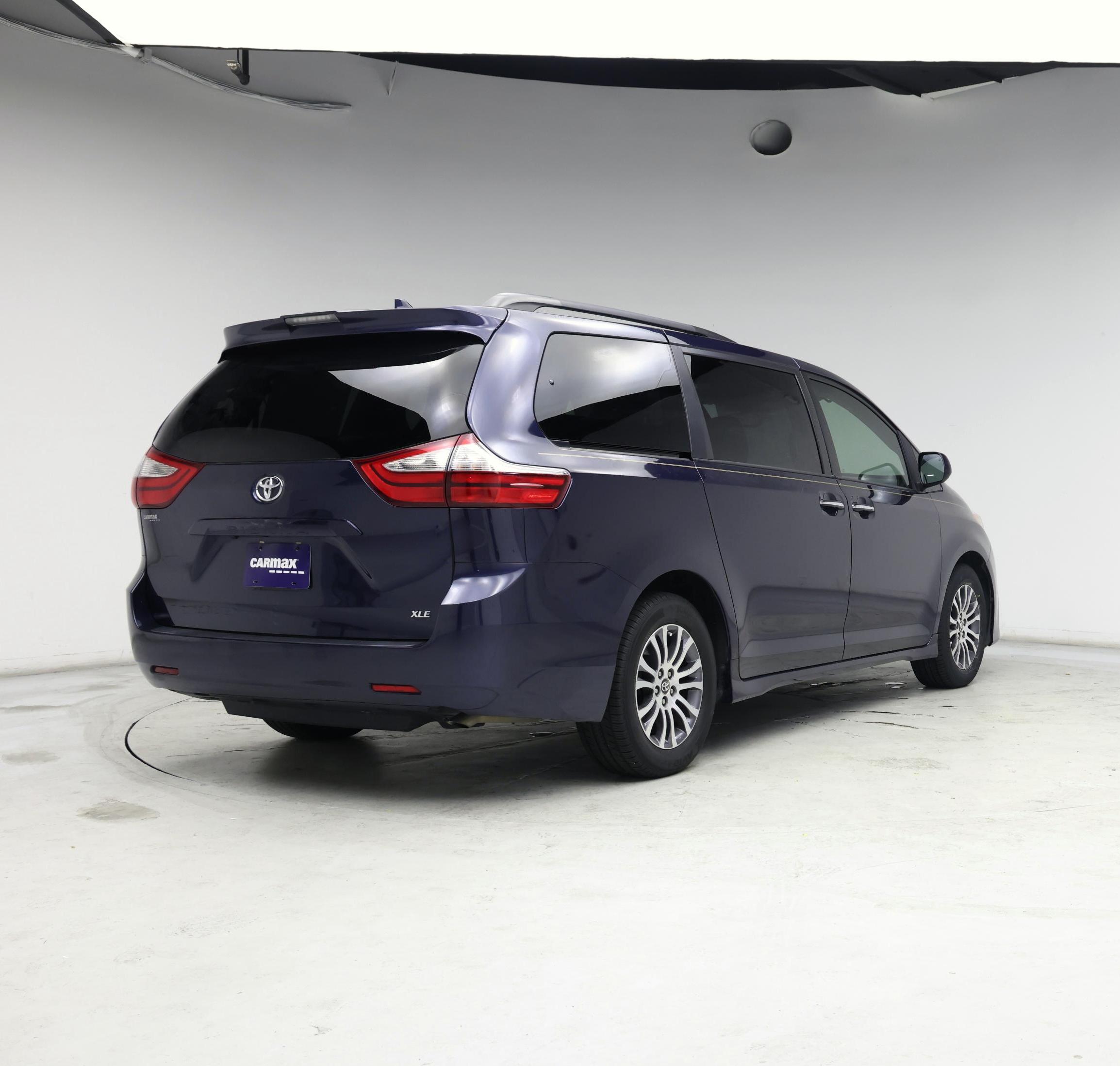 Thumbnail: 2018 Toyota Sienna - 8