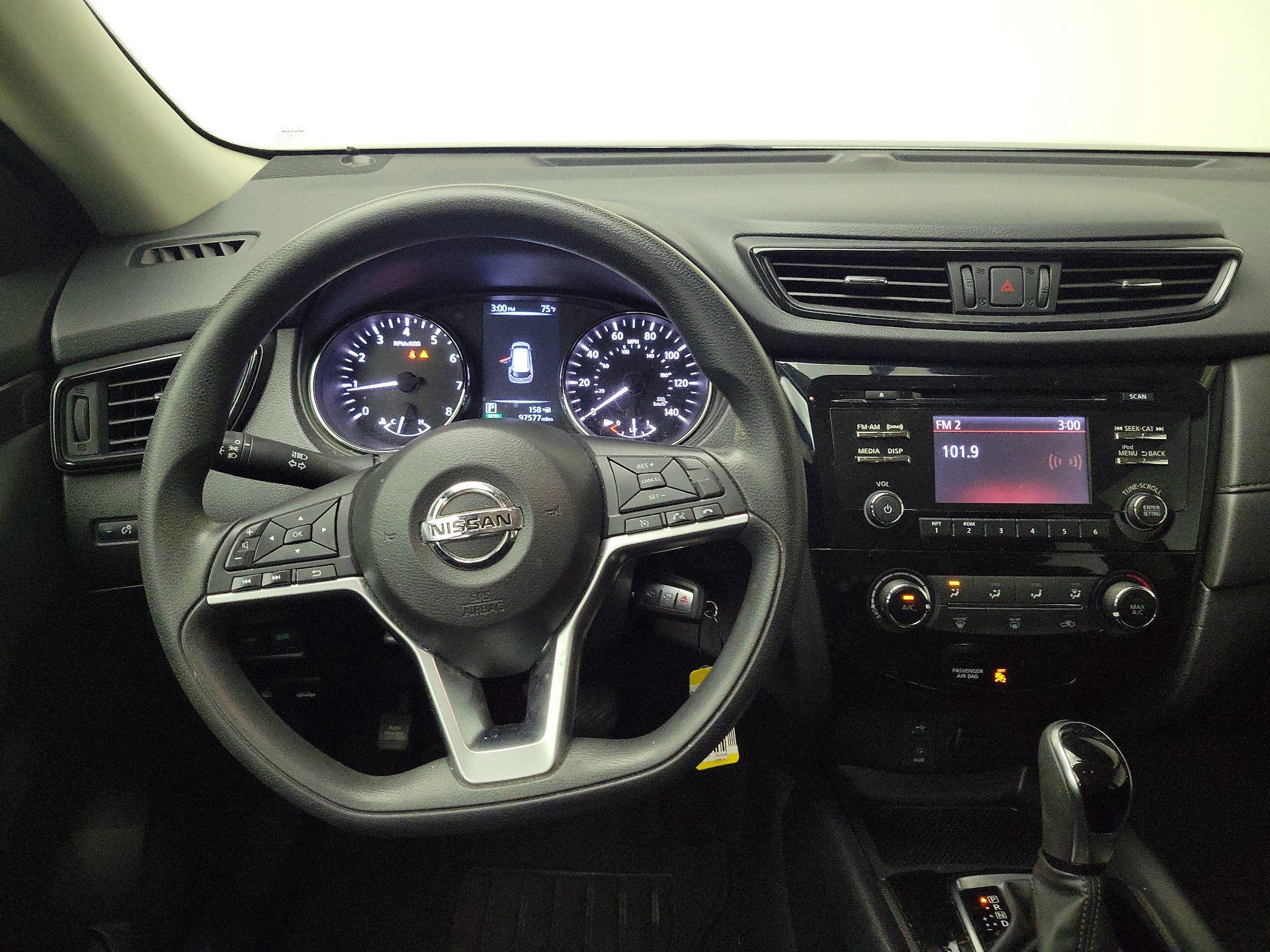 Thumbnail: 2017 Nissan Rogue - 10