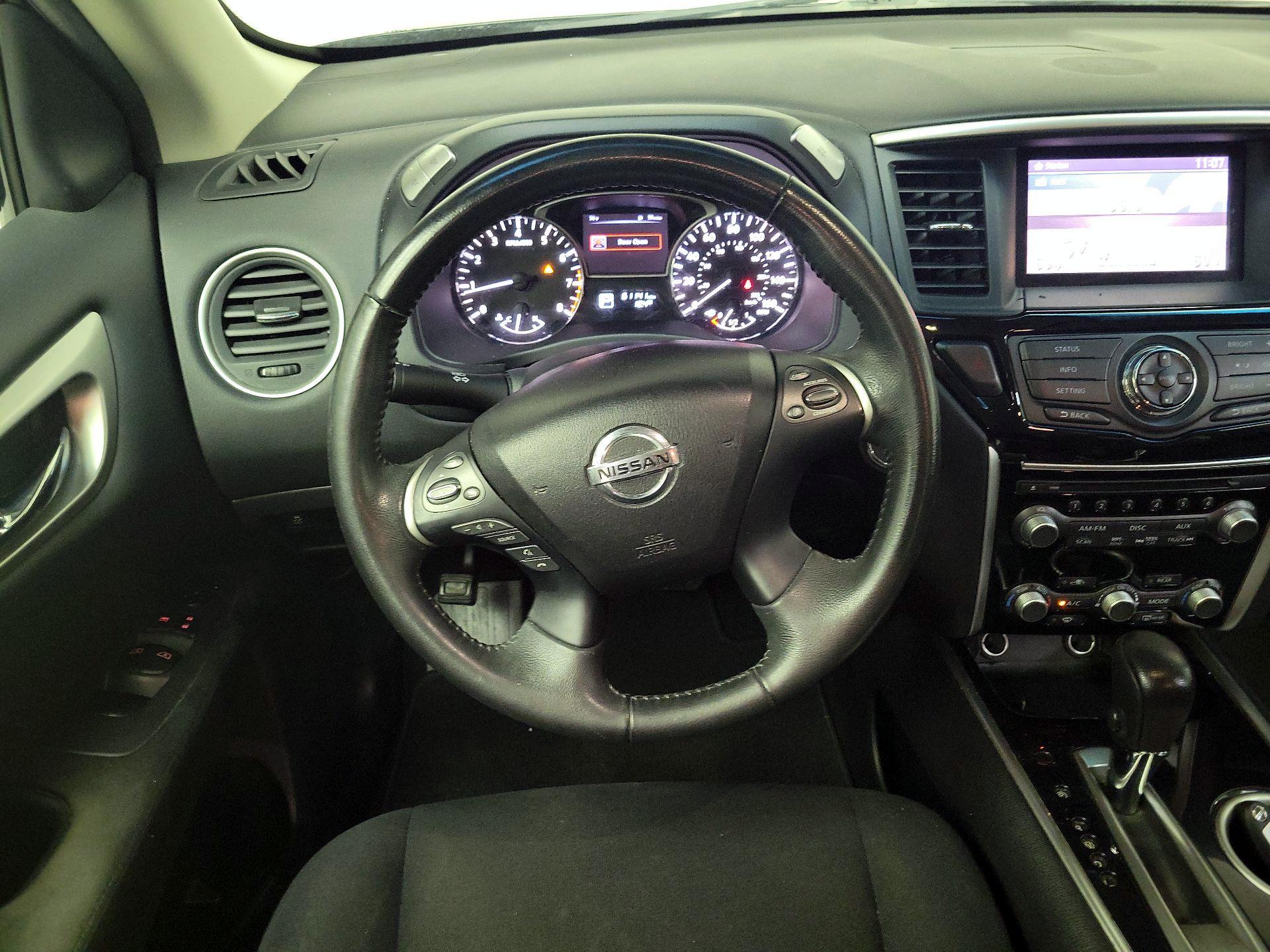 Thumbnail: 2015 Nissan Pathfinder - 10