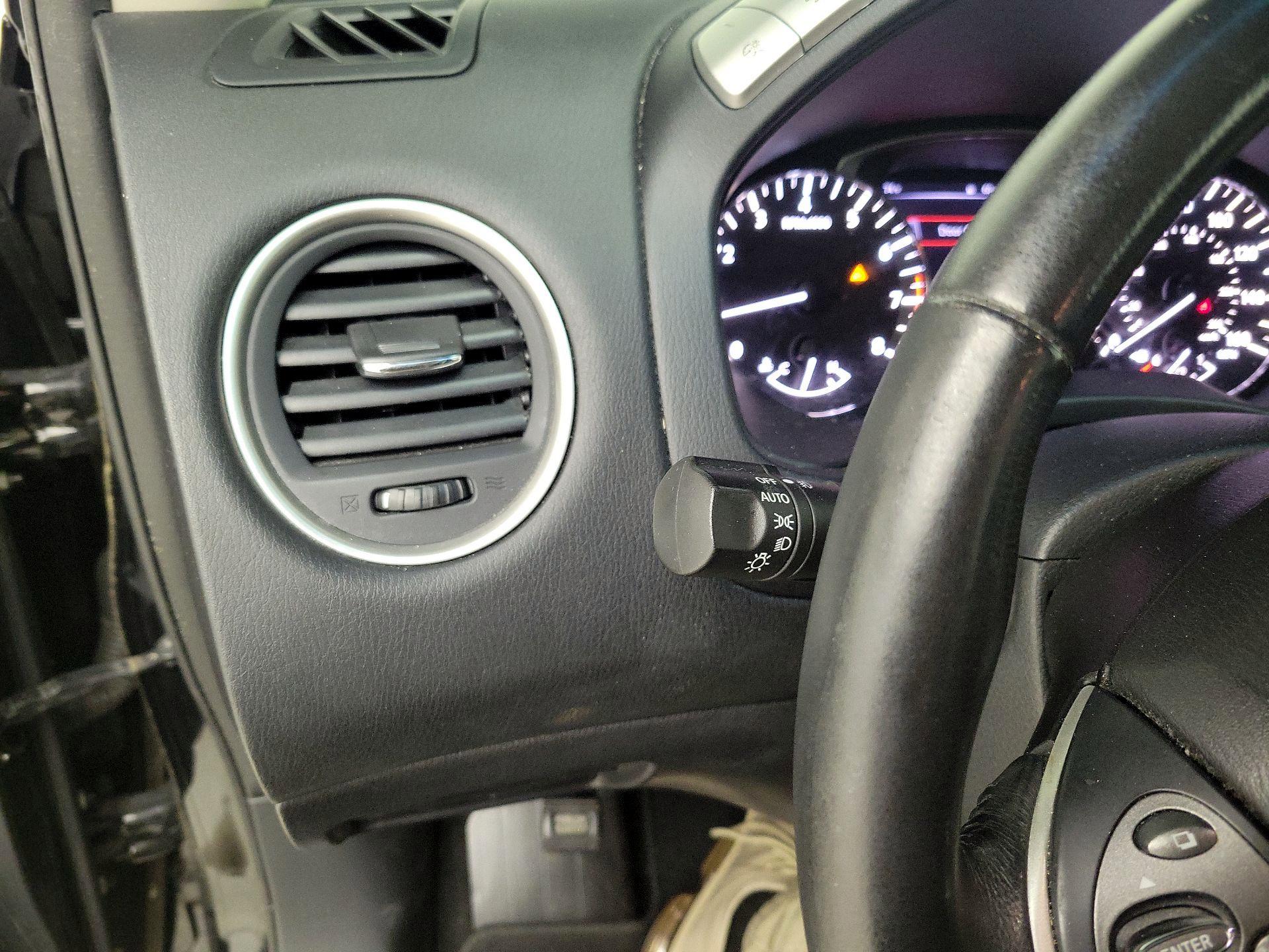 Thumbnail: 2015 Nissan Pathfinder - 13