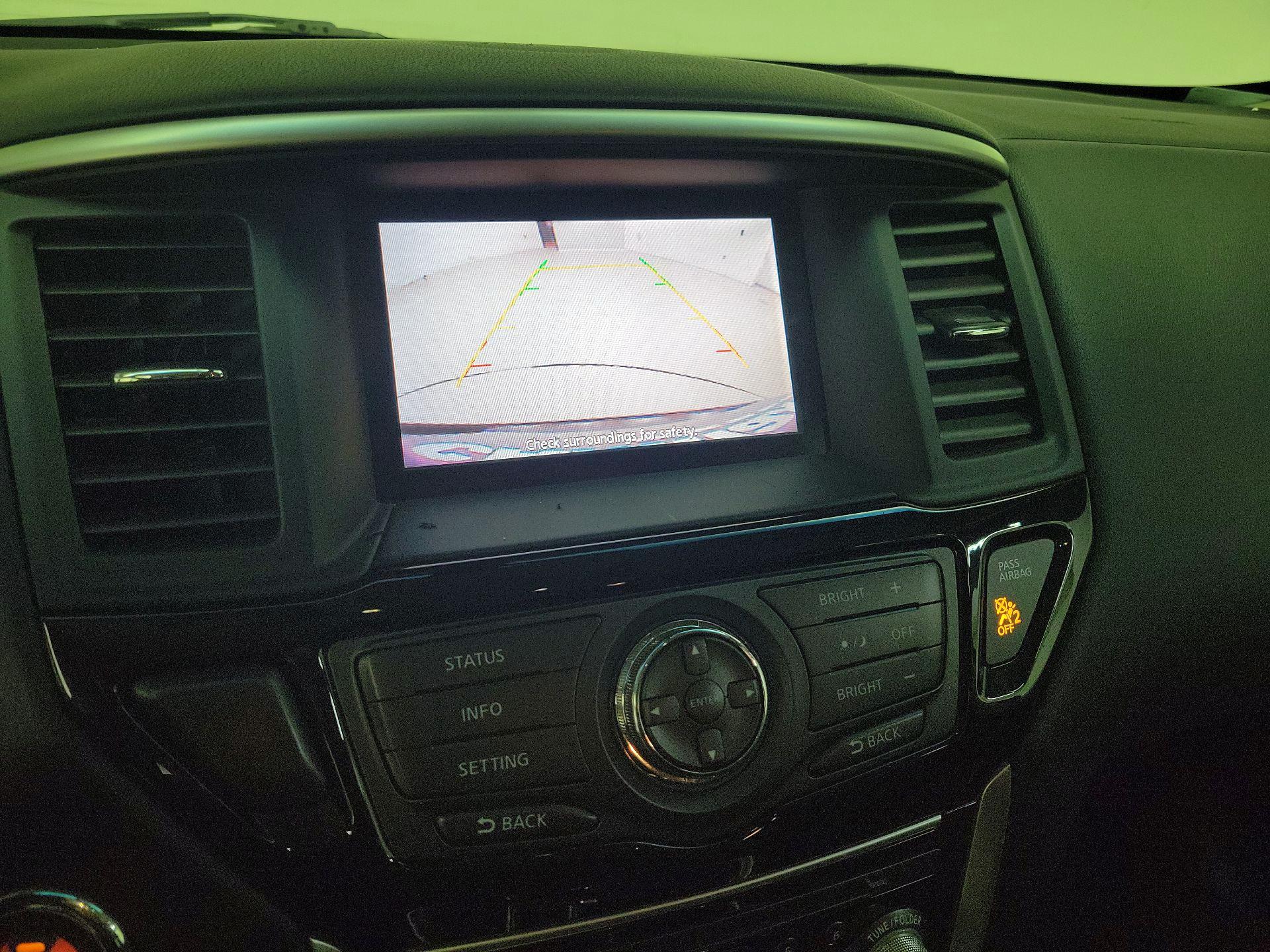 Thumbnail: 2015 Nissan Pathfinder - 14