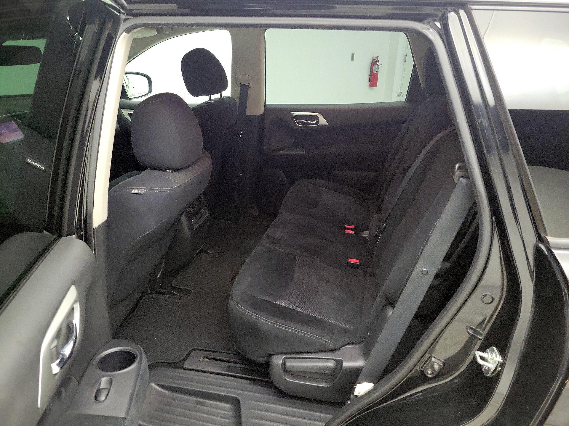 Thumbnail: 2015 Nissan Pathfinder - 18