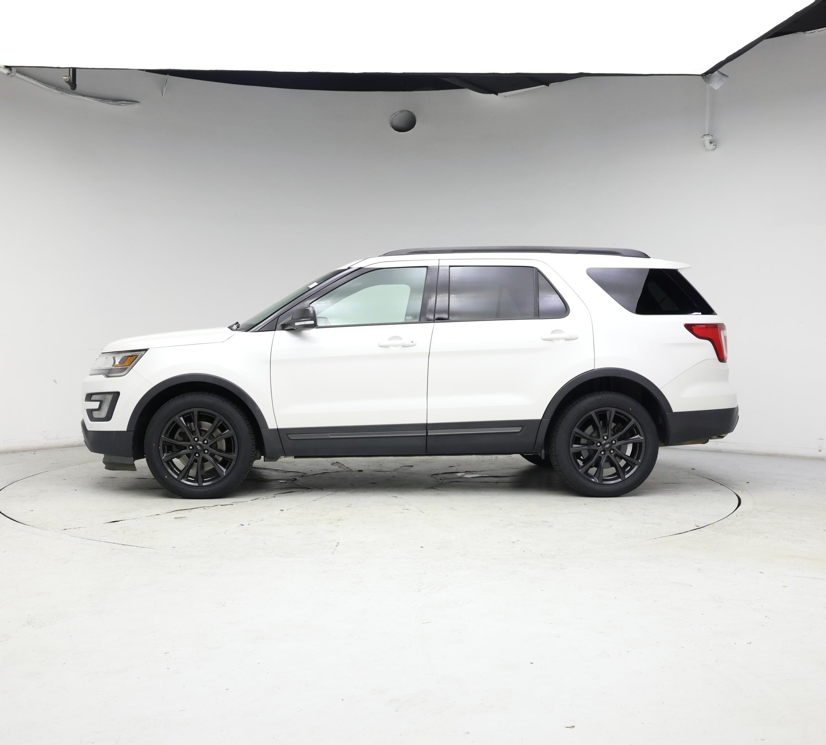 Thumbnail: 2017 Ford Explorer - 3