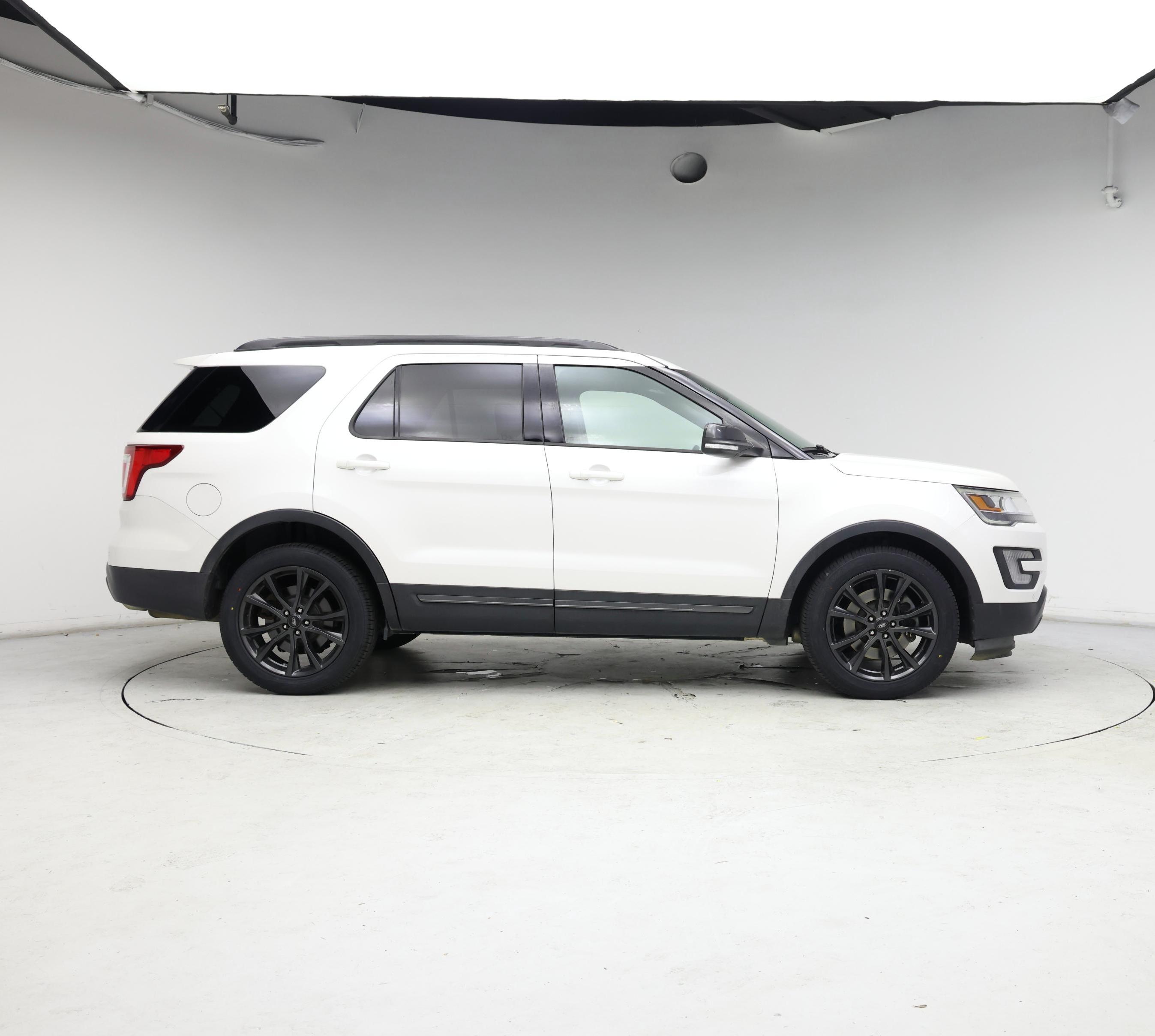 Thumbnail: 2017 Ford Explorer - 7