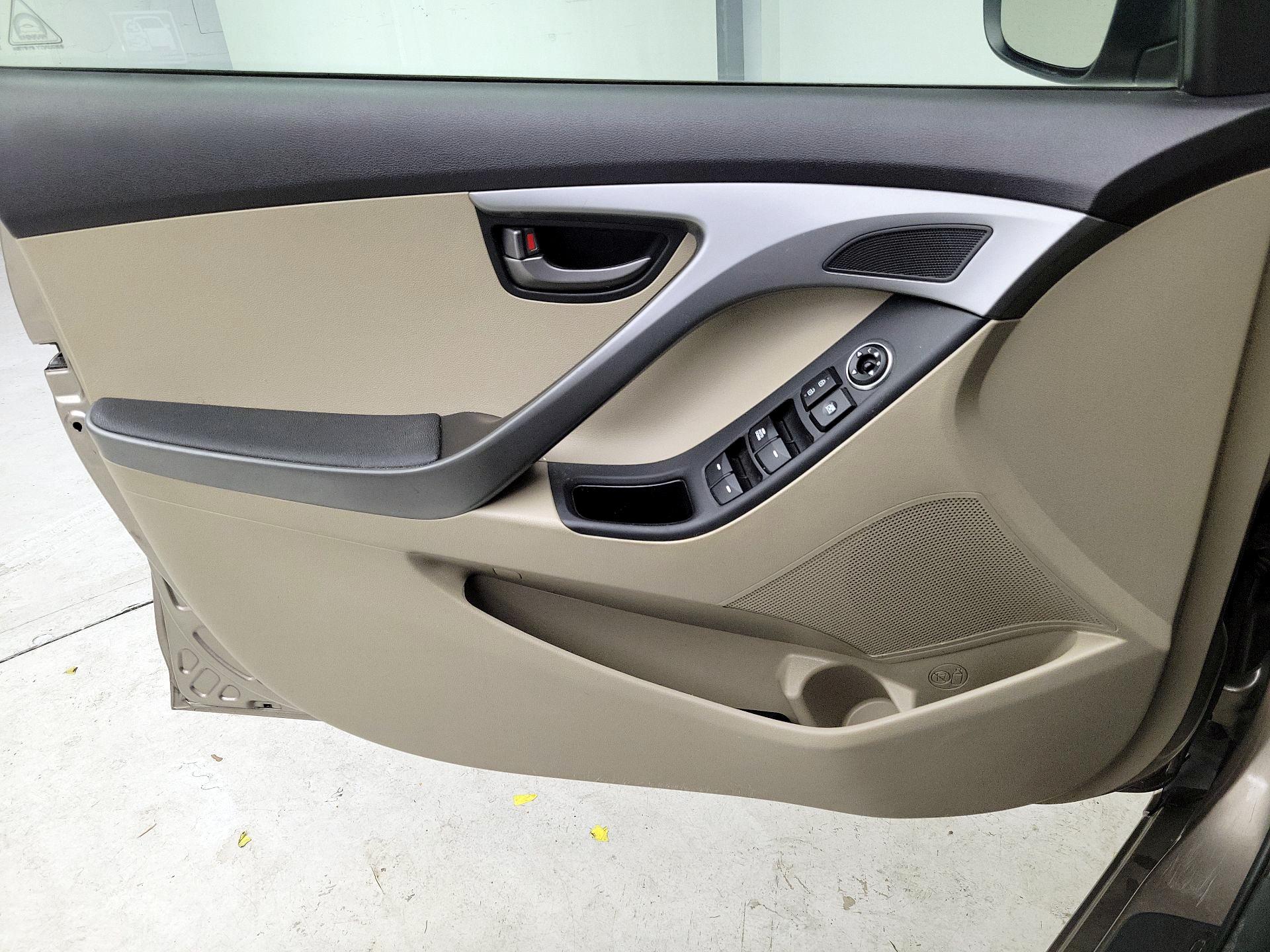 Thumbnail: 2014 Hyundai Elantra - 12