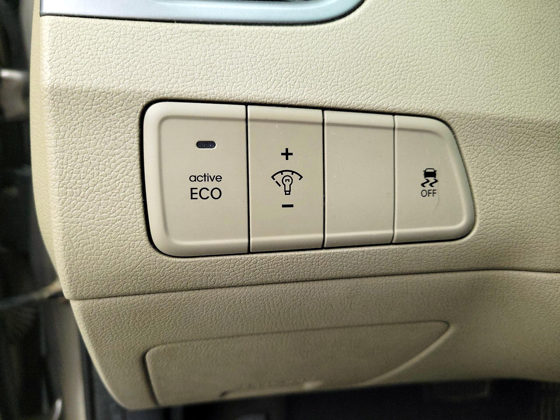 Thumbnail: 2014 Hyundai Elantra - 13