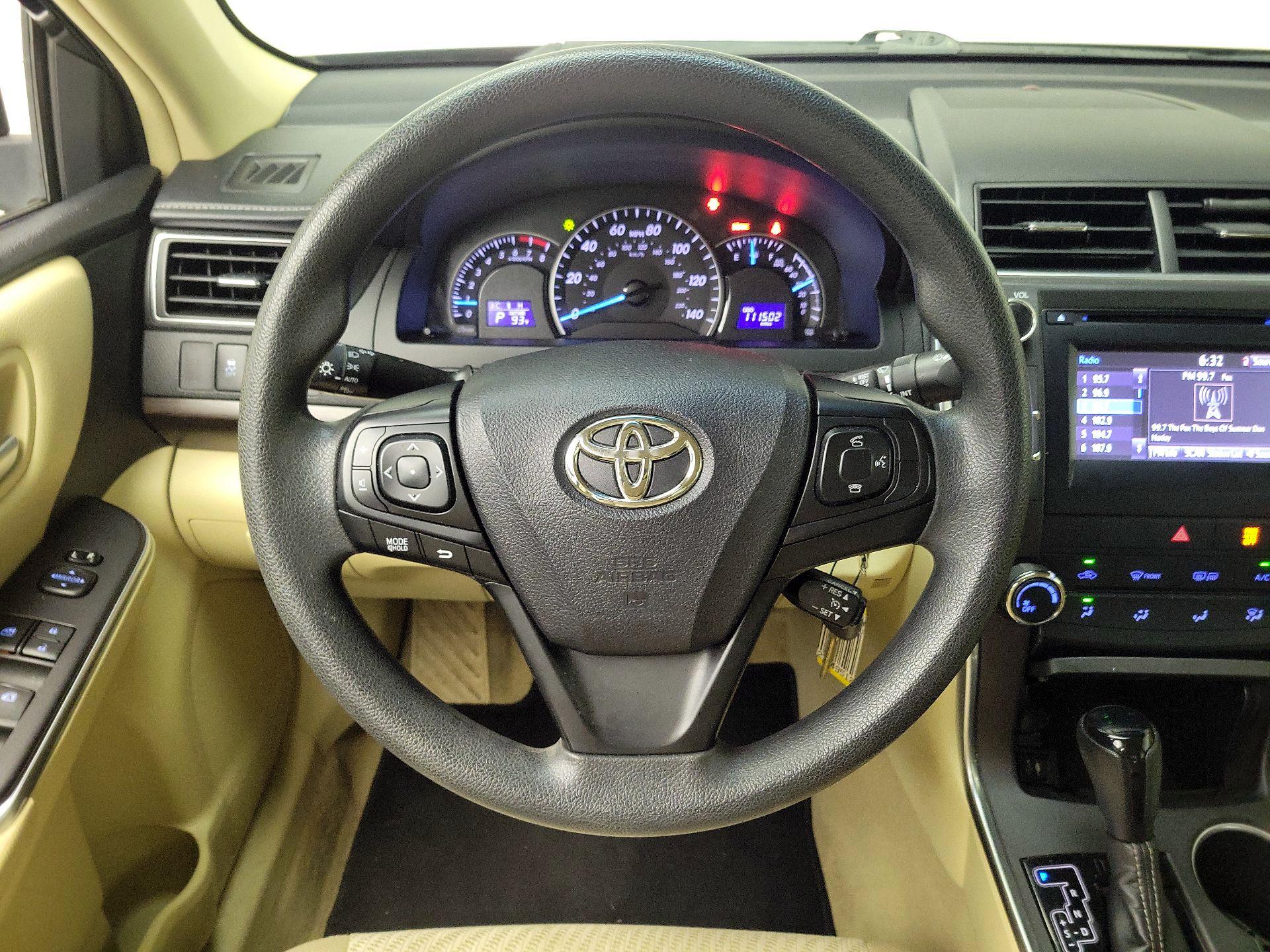 Thumbnail: 2015 Toyota Camry - 10
