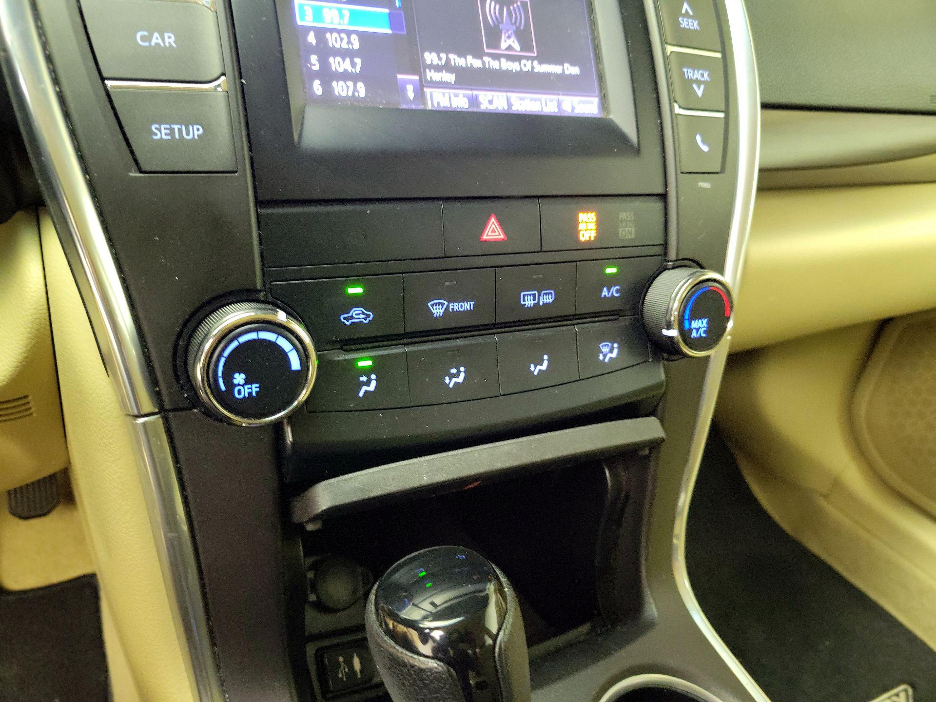 Thumbnail: 2015 Toyota Camry - 16