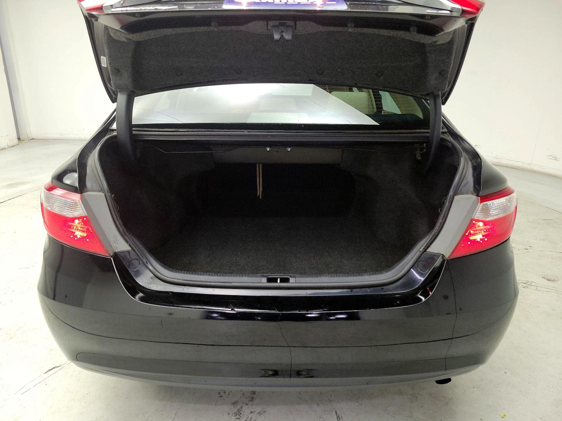 Thumbnail: 2015 Toyota Camry - 20