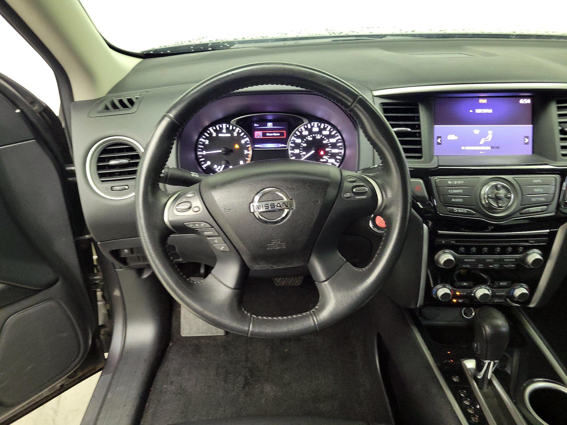 Thumbnail: 2017 Nissan Pathfinder - 10