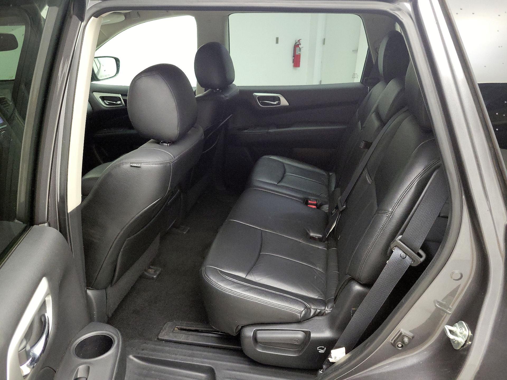 Thumbnail: 2017 Nissan Pathfinder - 18