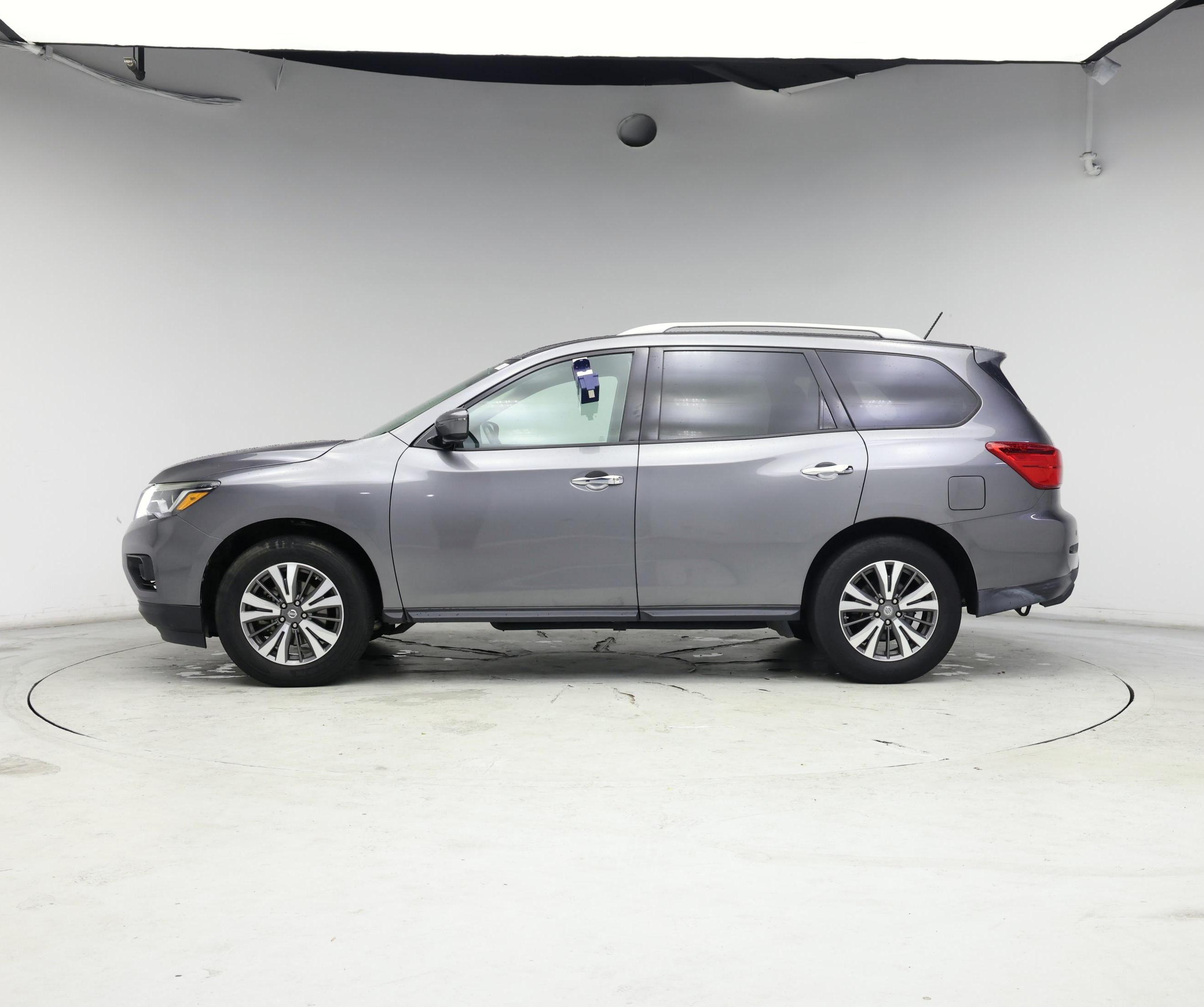 Thumbnail: 2017 Nissan Pathfinder - 3