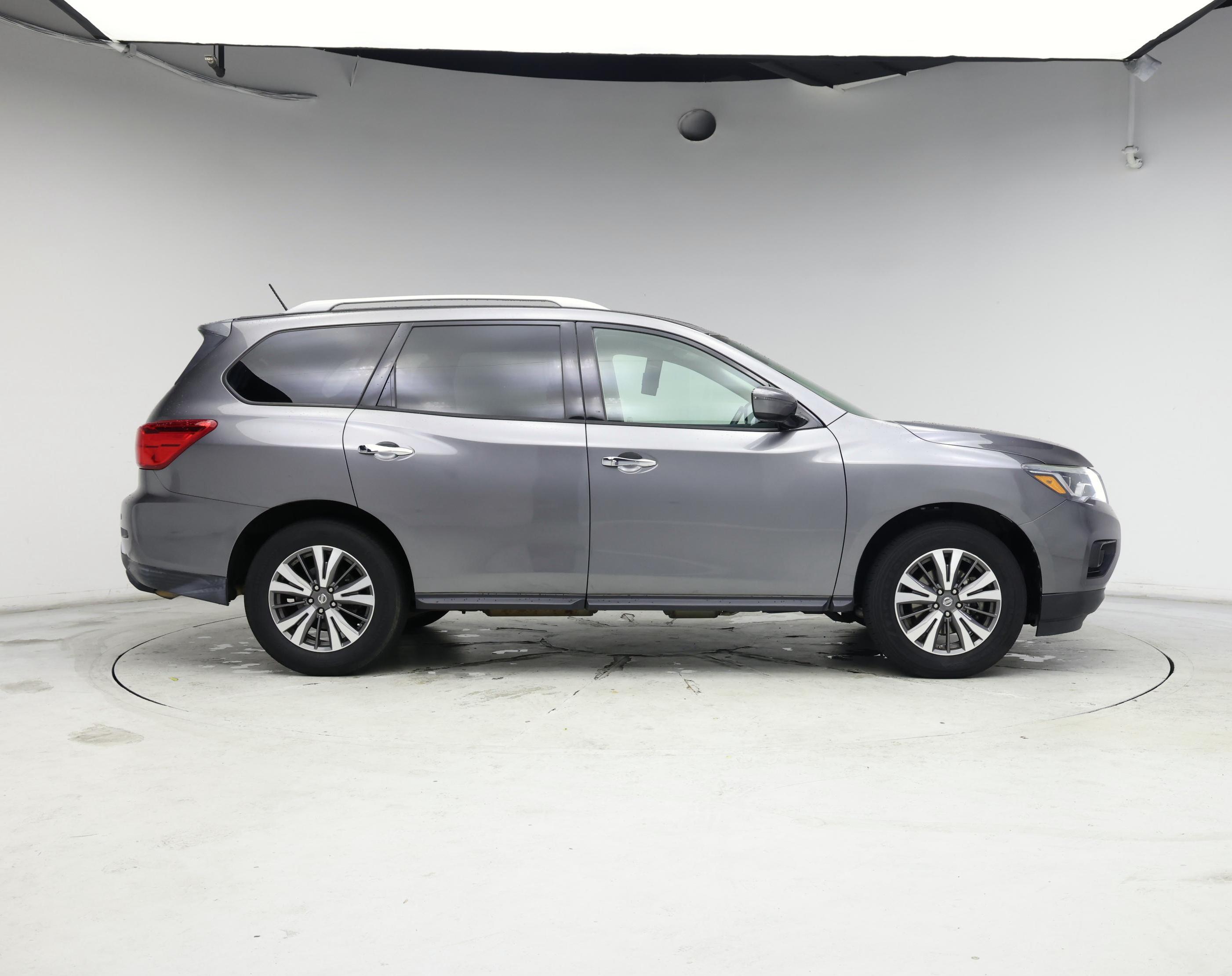 Thumbnail: 2017 Nissan Pathfinder - 7
