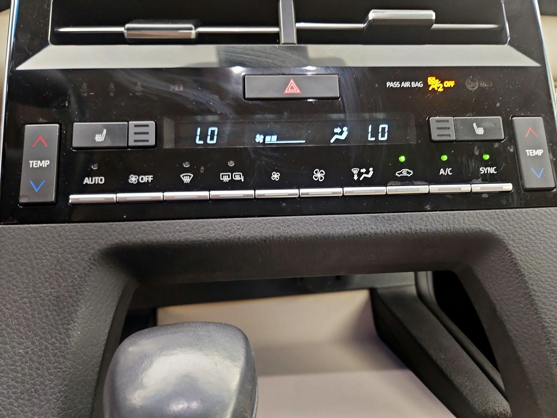 Thumbnail: 2021 Toyota Avalon - 16