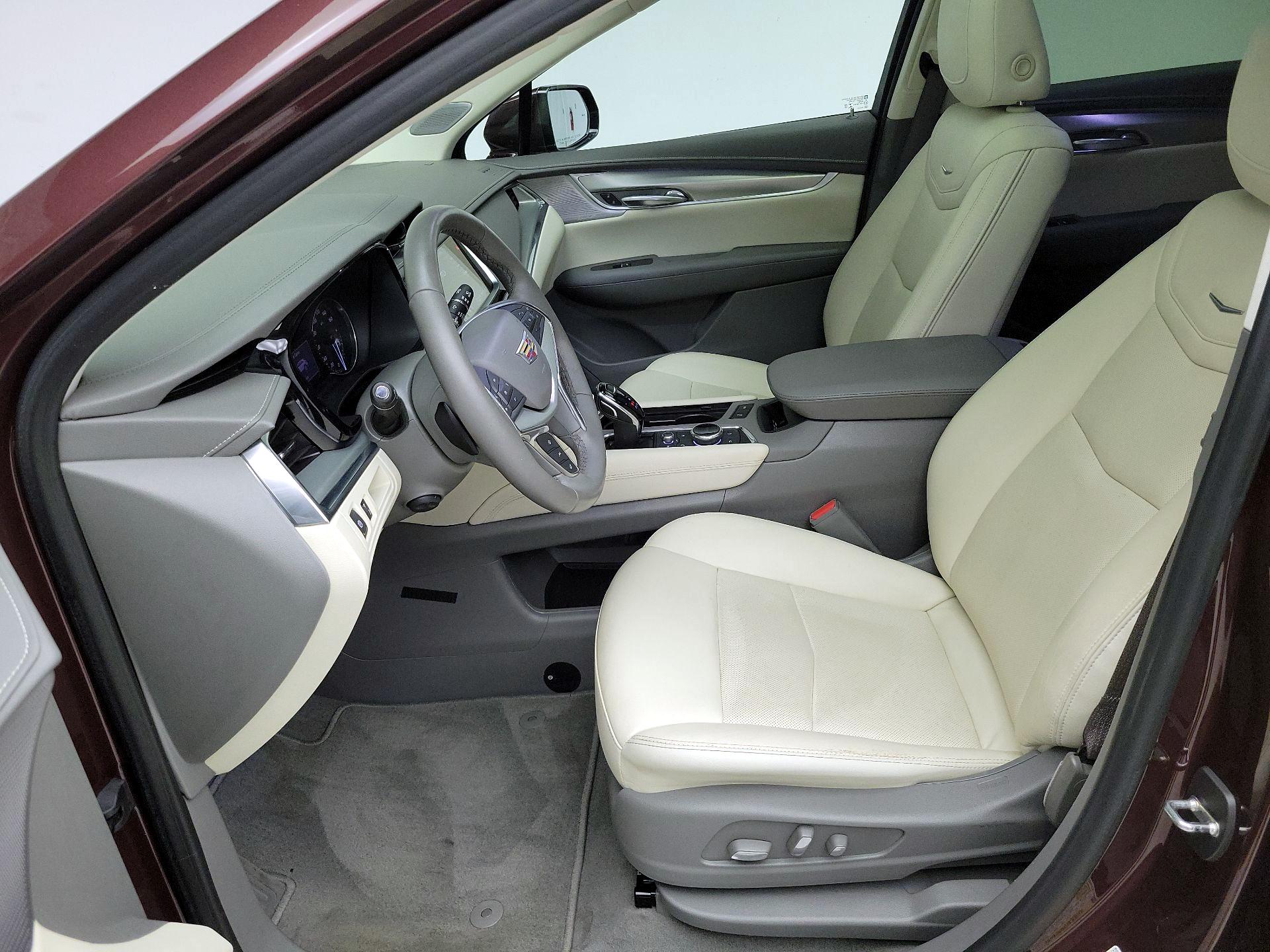 Thumbnail: 2022 Cadillac XT5 - 11