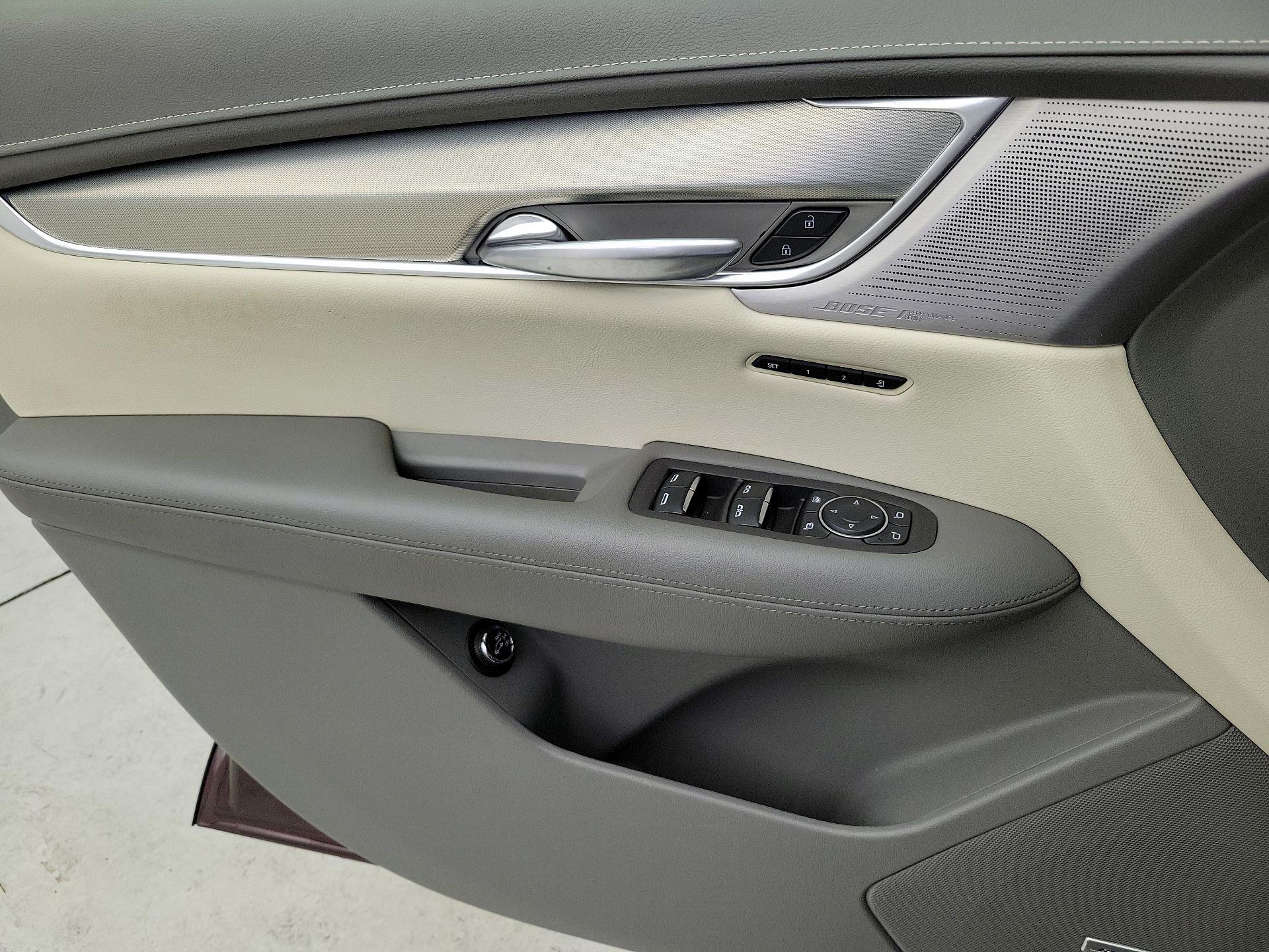 Thumbnail: 2022 Cadillac XT5 - 12