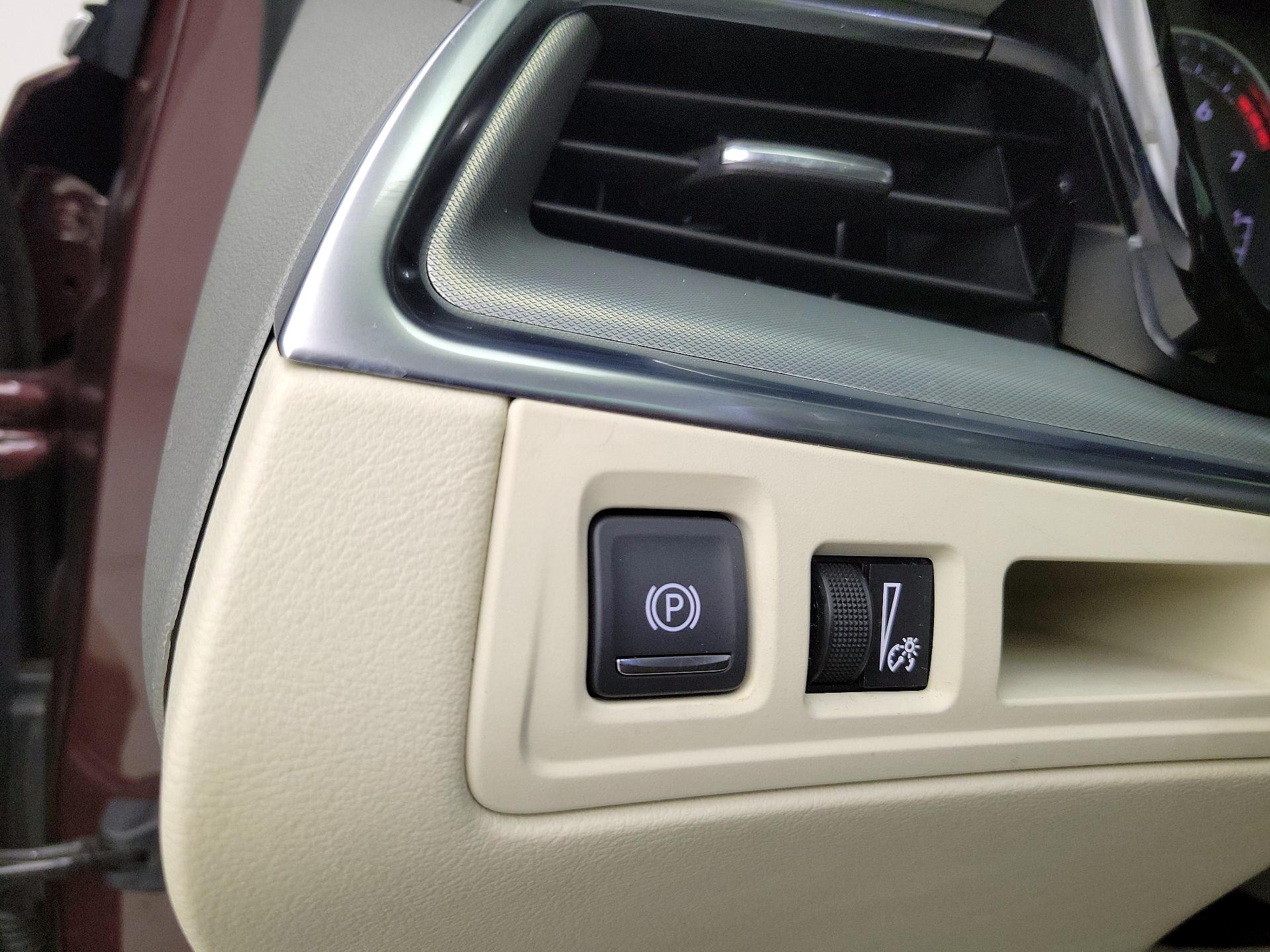 Thumbnail: 2022 Cadillac XT5 - 13