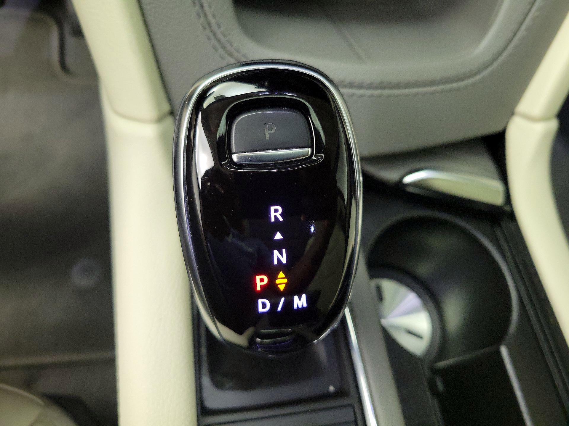 Thumbnail: 2022 Cadillac XT5 - 17