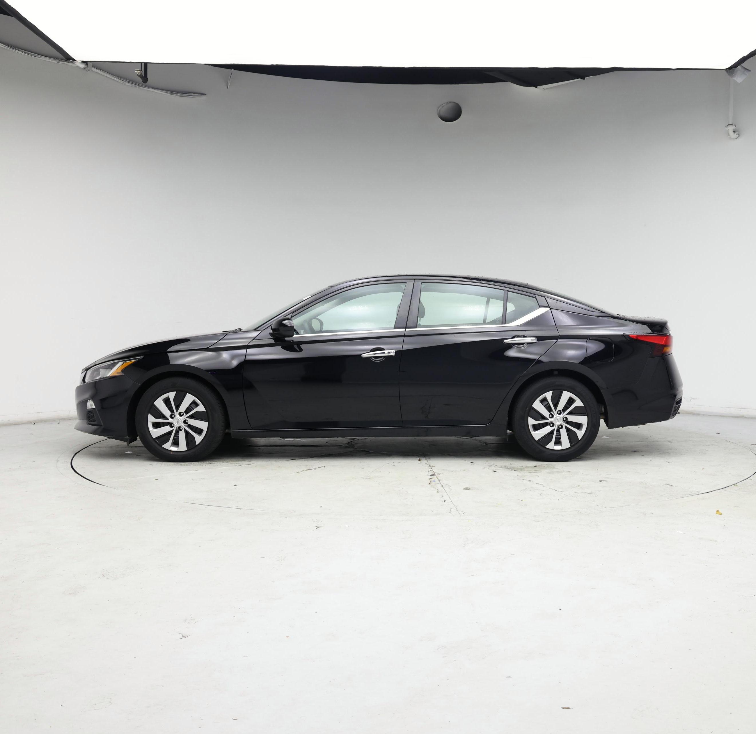 Thumbnail: 2021 Nissan Altima - 3