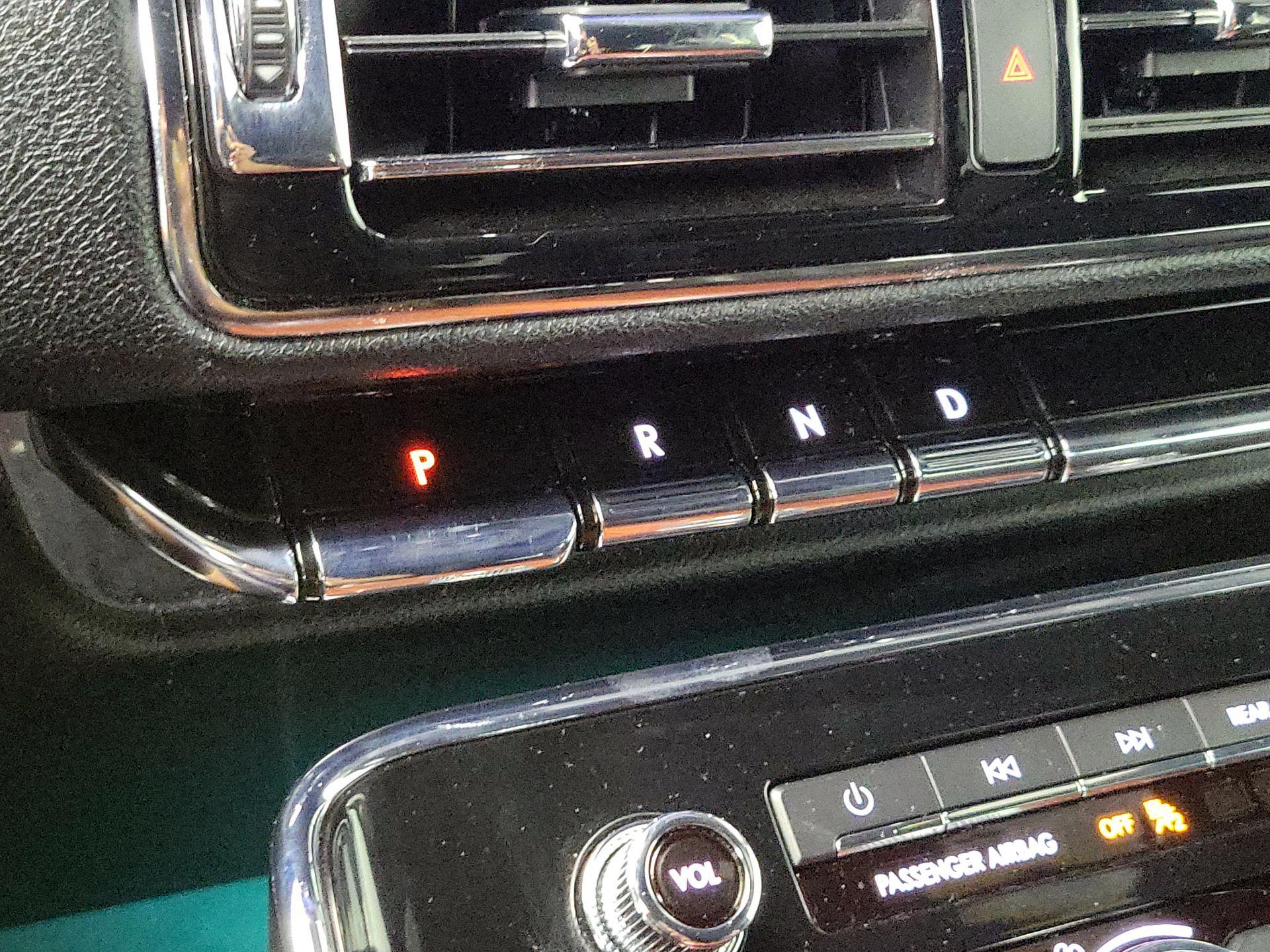 Thumbnail: 2020 Lincoln Navigator - 17