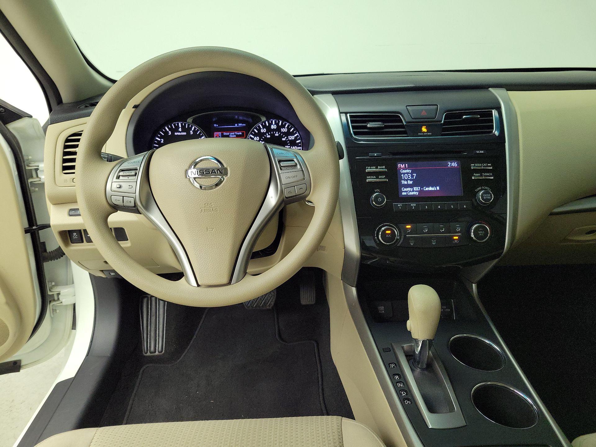 Thumbnail: 2015 Nissan Altima - 10