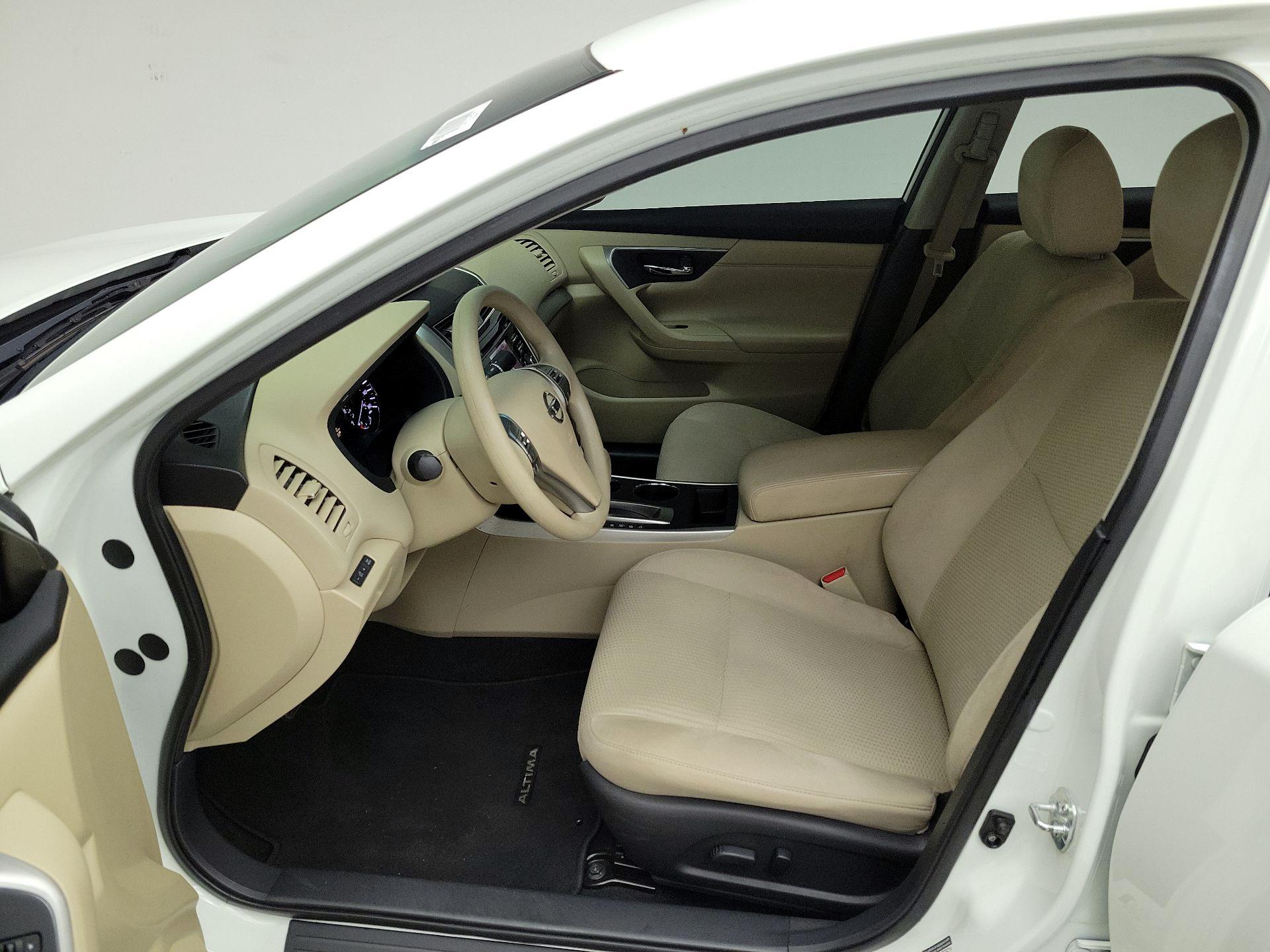 Thumbnail: 2015 Nissan Altima - 11