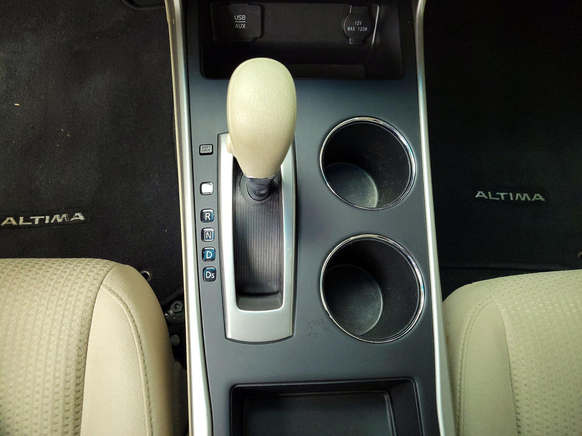 Thumbnail: 2015 Nissan Altima - 17