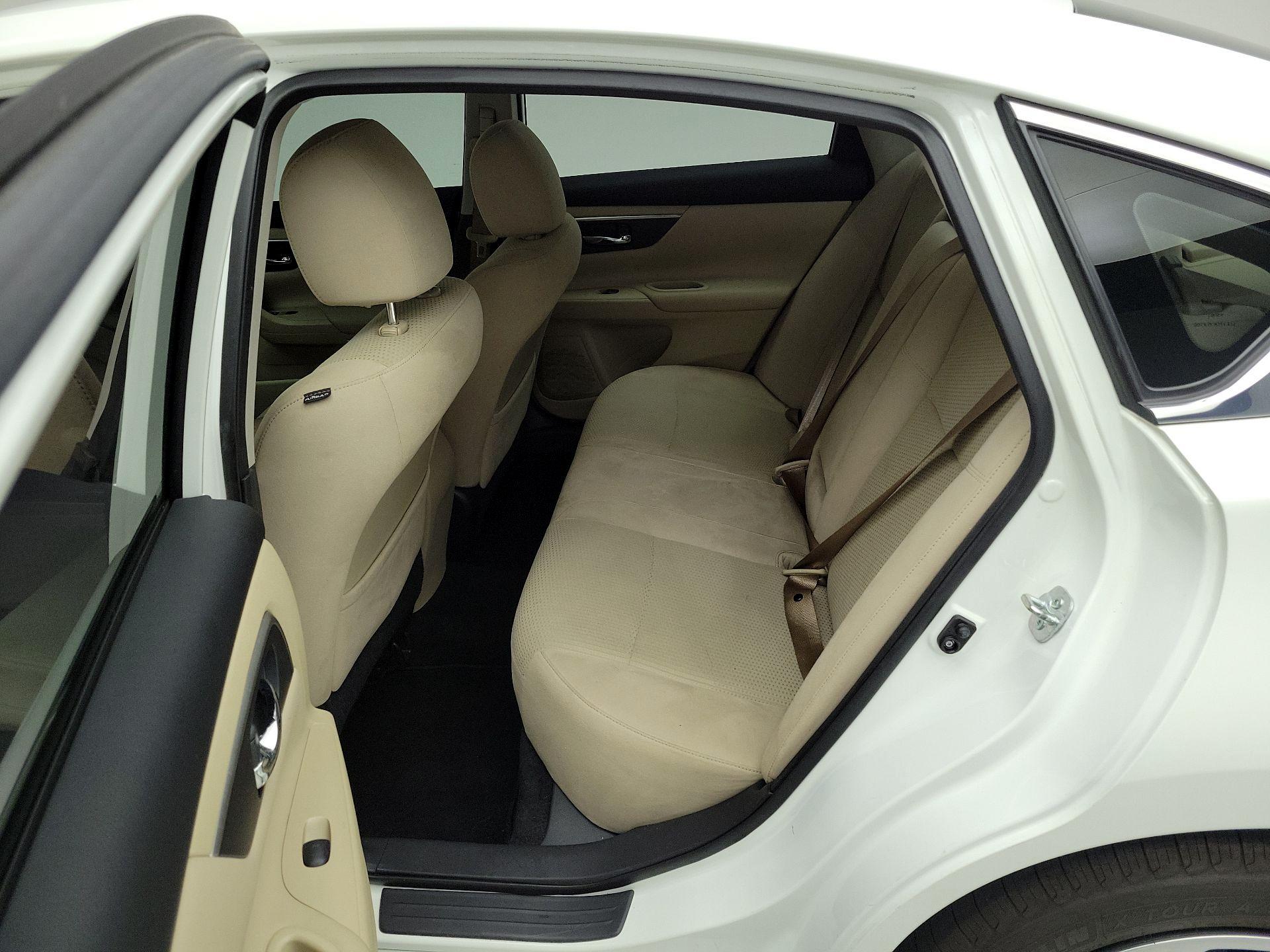 Thumbnail: 2015 Nissan Altima - 19
