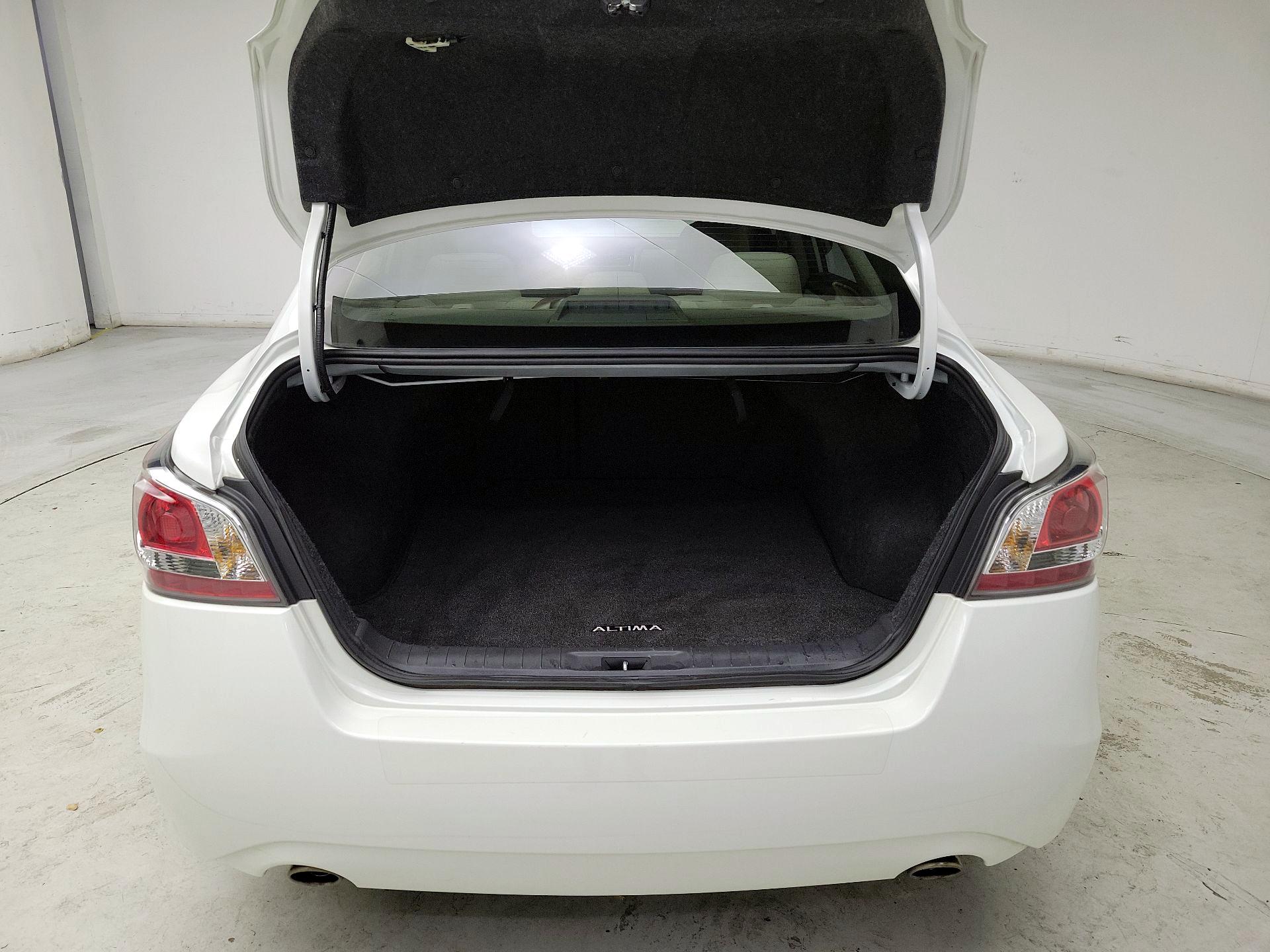 Thumbnail: 2015 Nissan Altima - 20