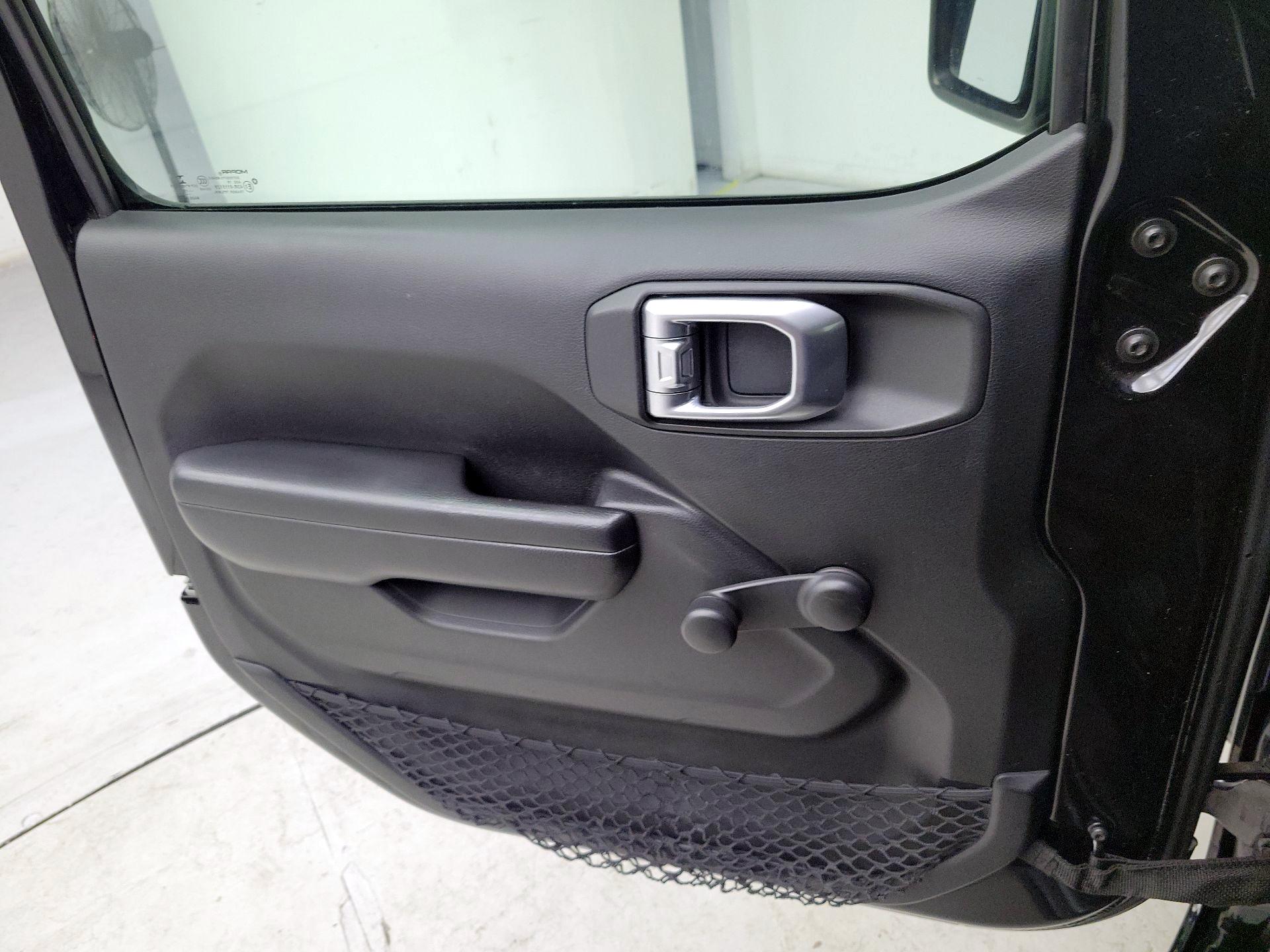 Thumbnail: 2019 Jeep Wrangler - 12