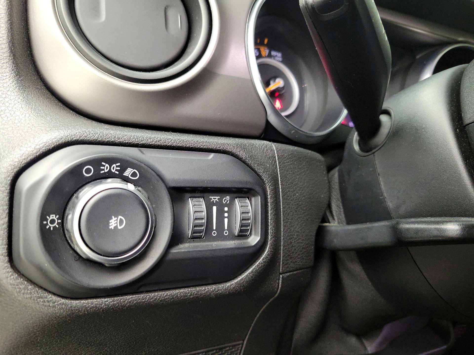 Thumbnail: 2019 Jeep Wrangler - 13