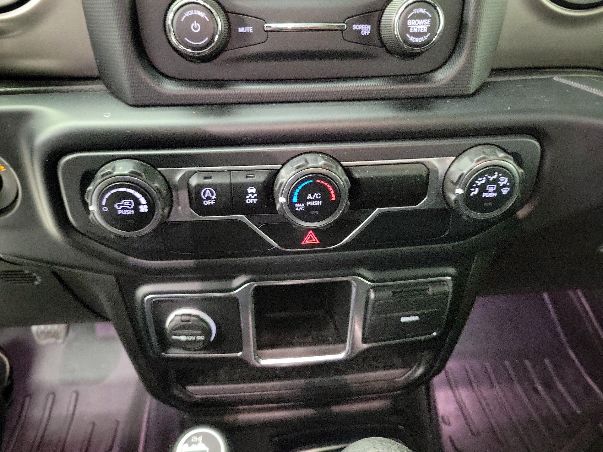 Thumbnail: 2019 Jeep Wrangler - 17