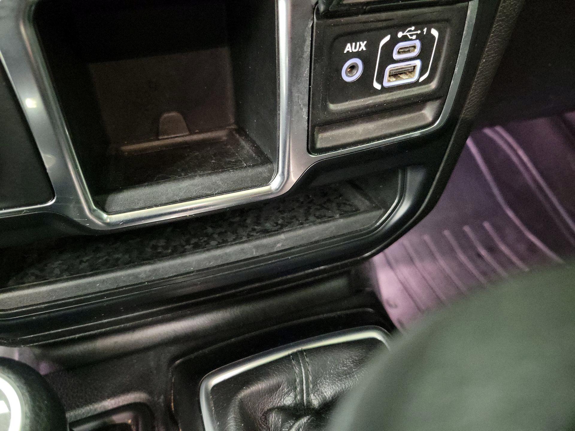 Thumbnail: 2019 Jeep Wrangler - 19