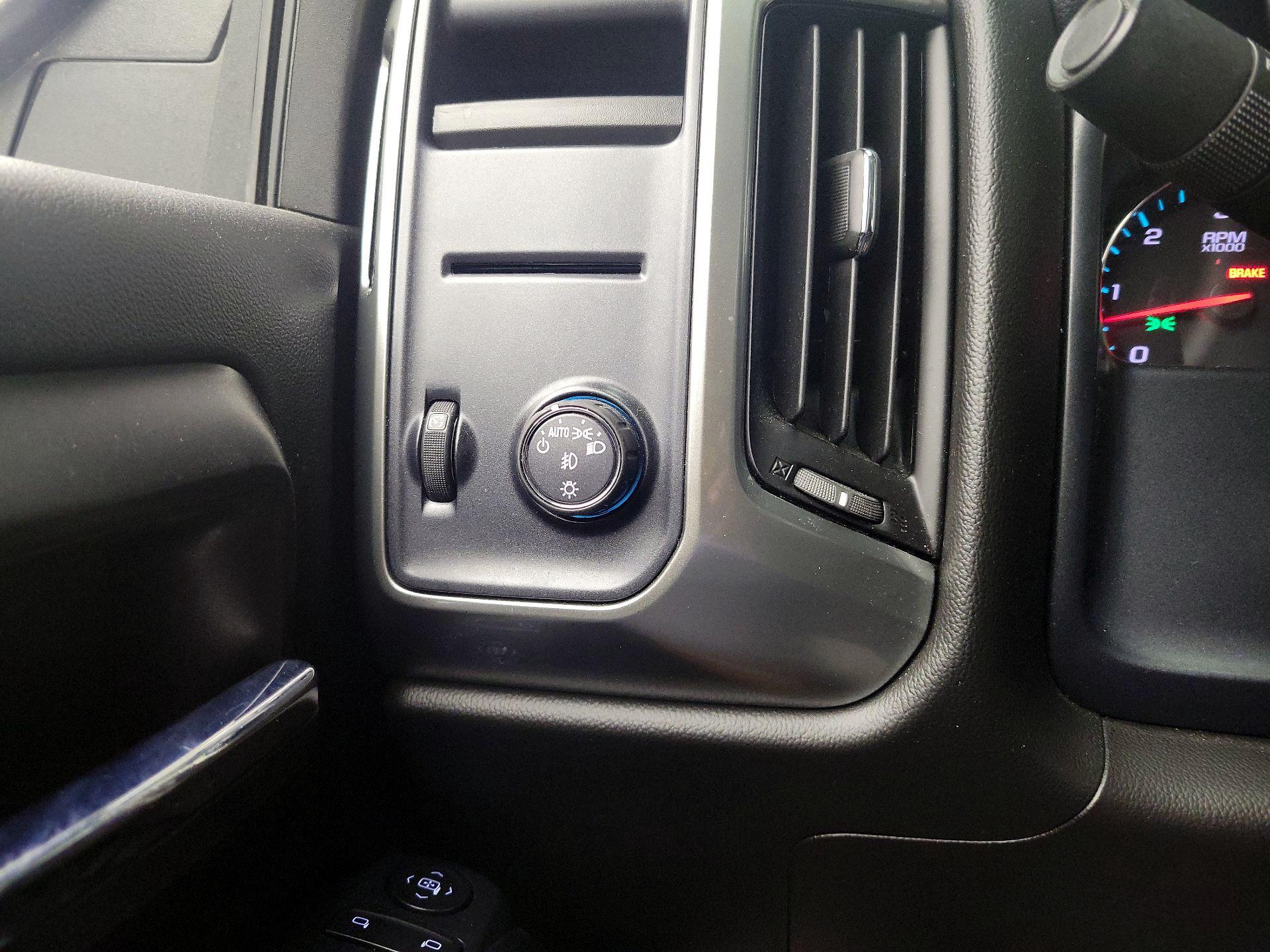 Thumbnail: 2018 Chevrolet Silverado 1500 - 13
