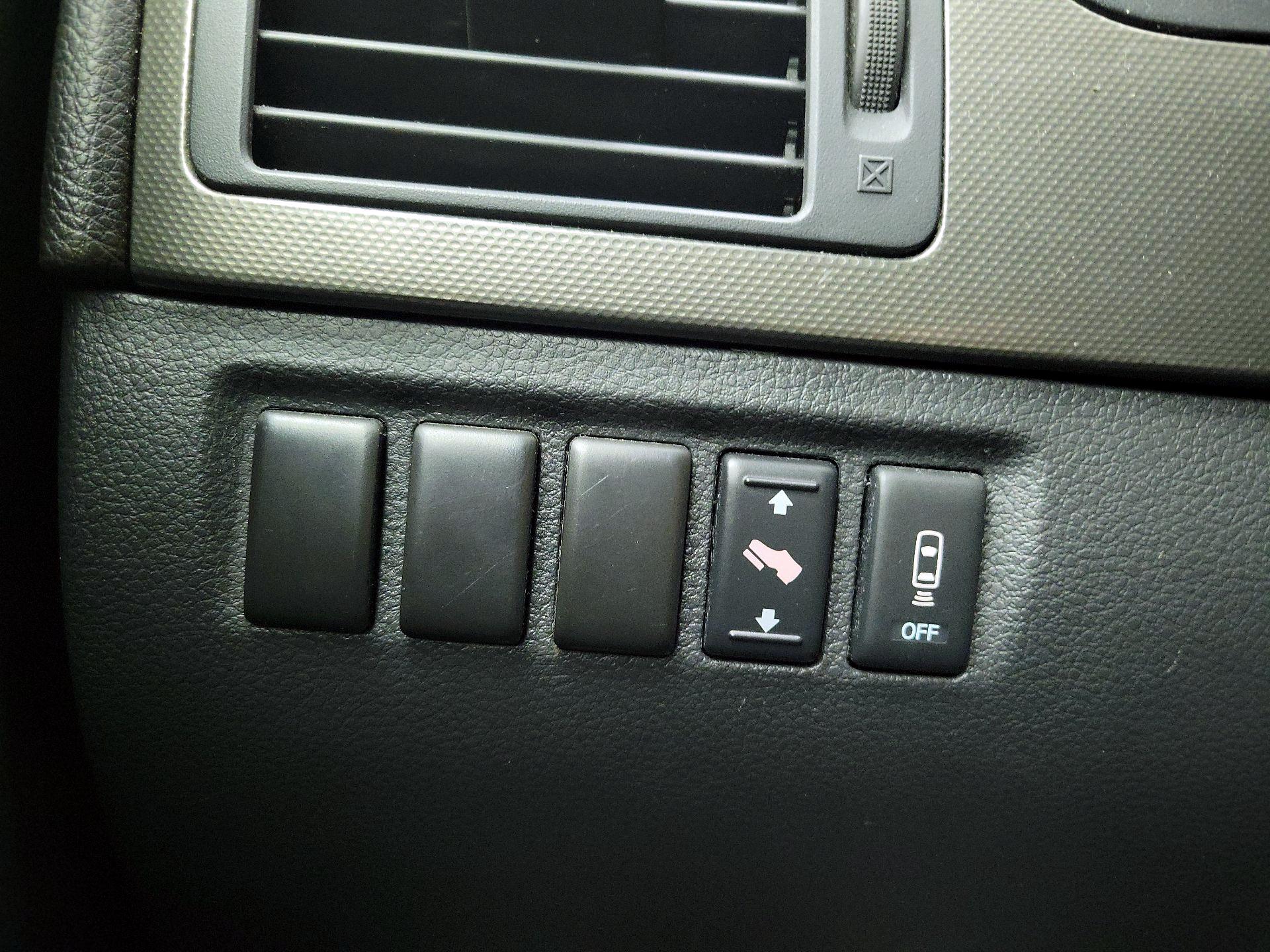 Thumbnail: 2013 Nissan Armada - 13